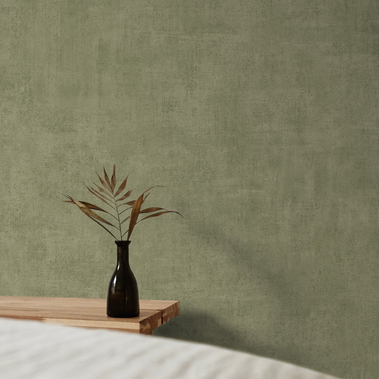 Patinated Plain Wallpaper in green color - pattern number A51515 - by Grandeco in the Orom II collection