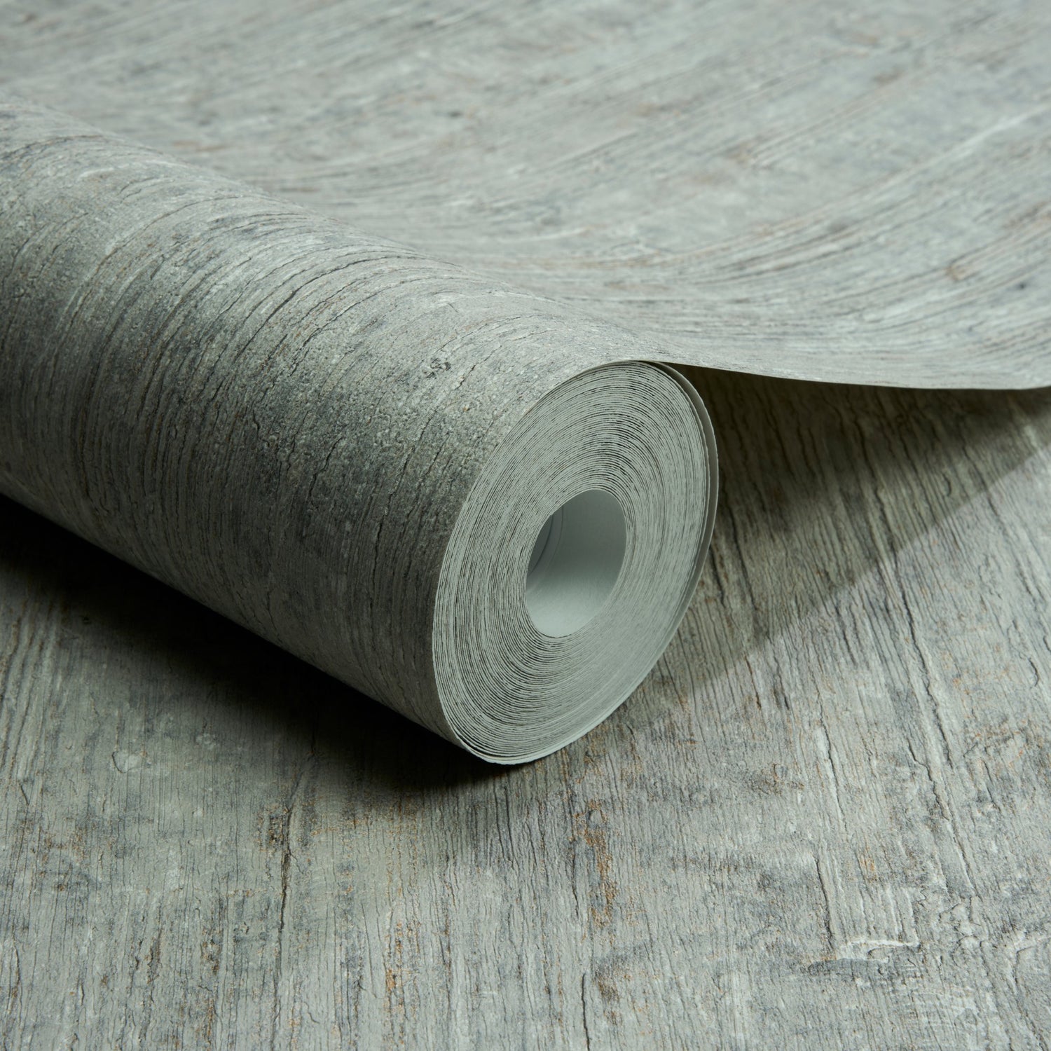 Concrete Plain Wallpaper in black color - pattern number A77804 - by Grandeco in the Textured Vibes collection