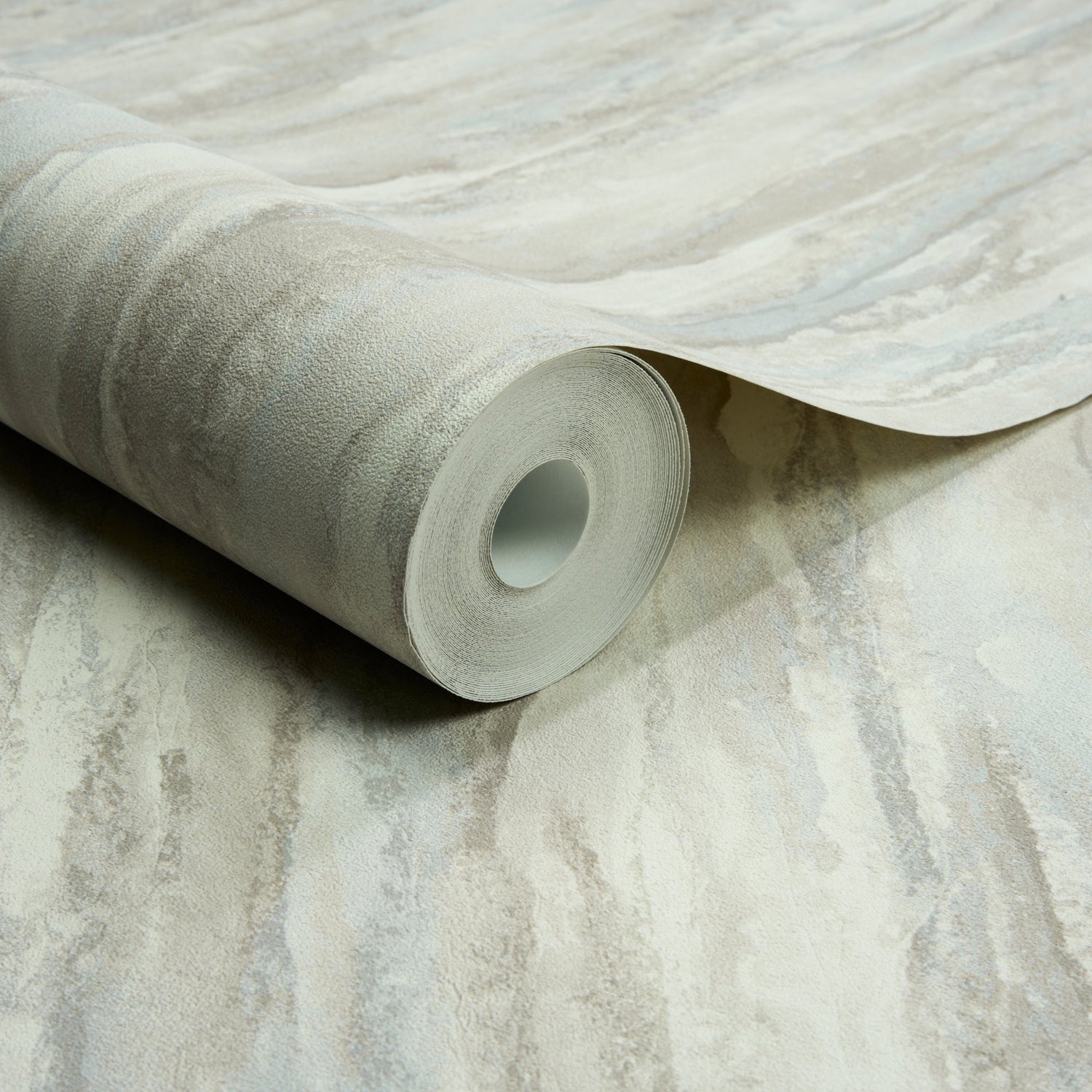 Patinated Plain Wallpaper in grey color - pattern number A78502 - by Grandeco in the Textured Vibes collection