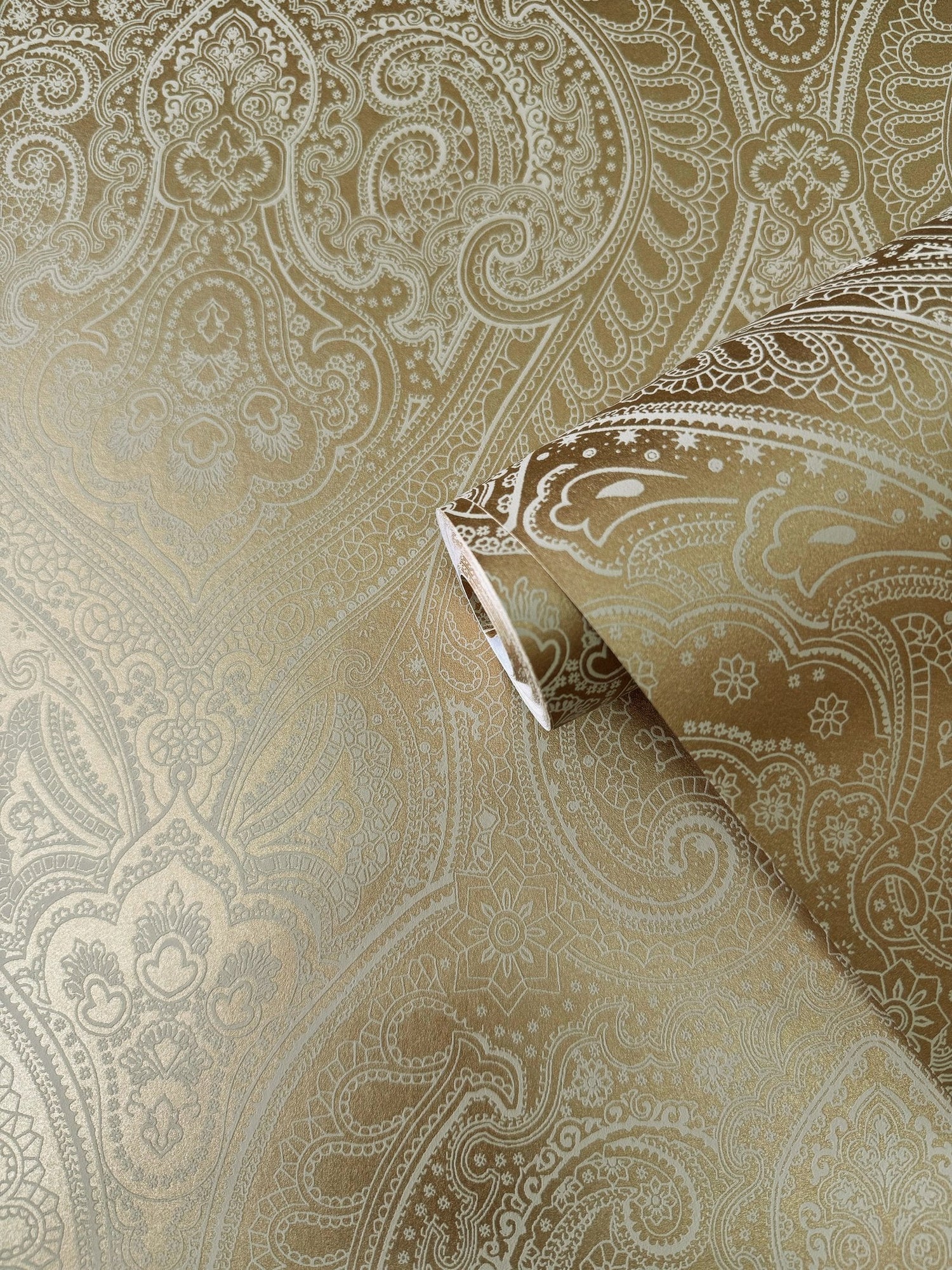 Lace wallpaper in gold color - pattern number AM22002-1 - by Galerie in the Zen collection