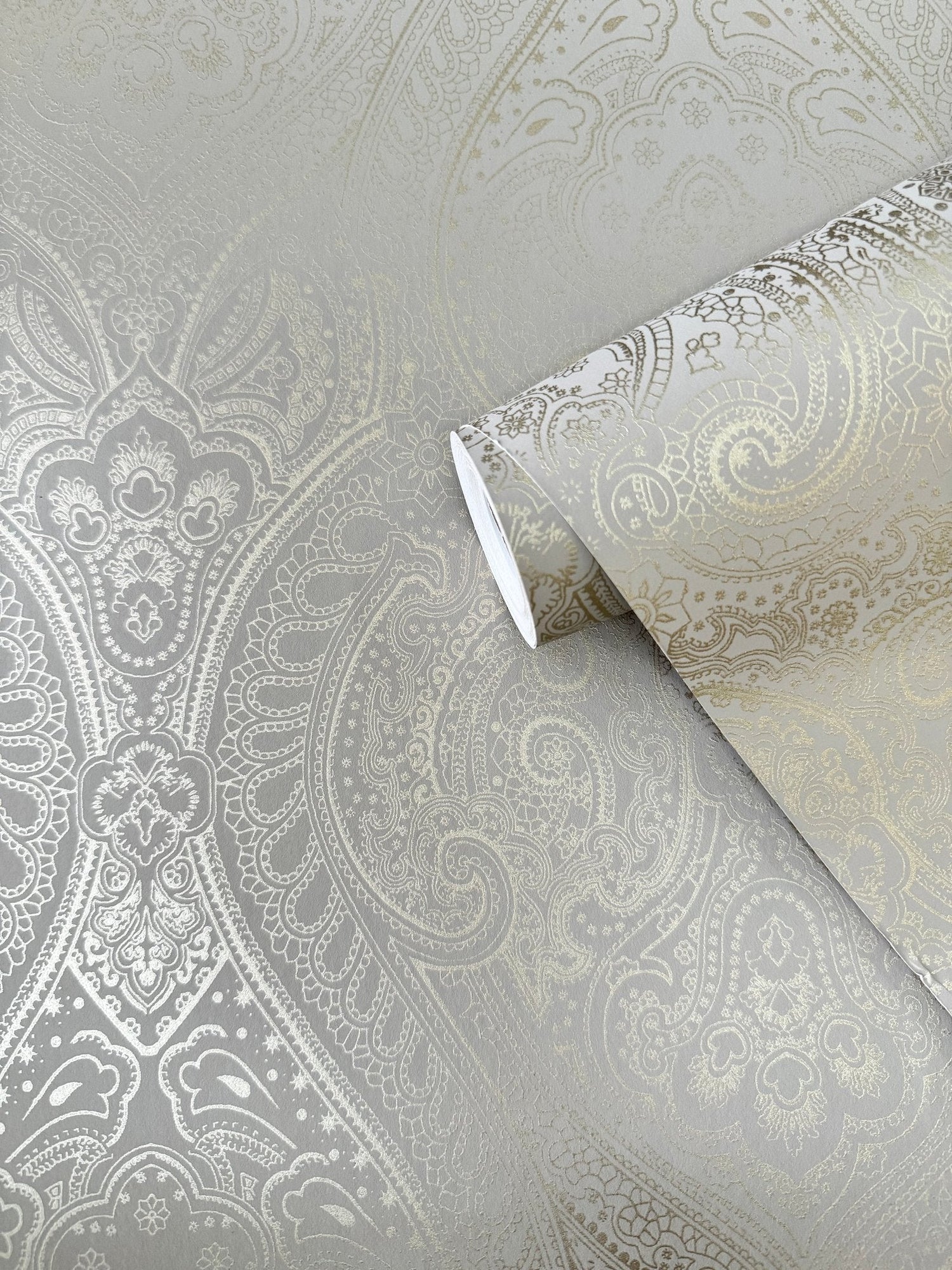 Lace wallpaper in bronze brown color - pattern number AM22002-2 - by Galerie in the Zen collection