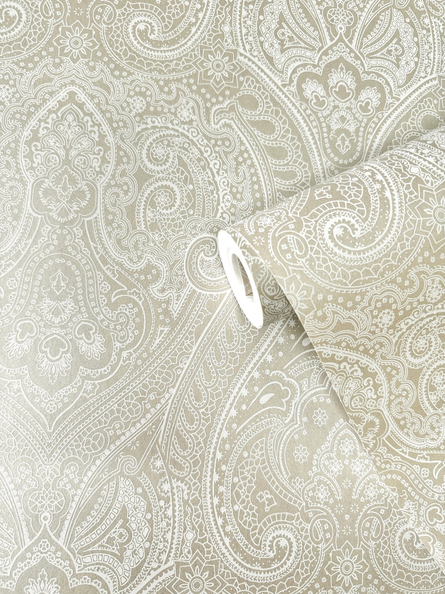 Lace wallpaper in cream color - pattern number AM22002-3 - by Galerie in the Zen collection