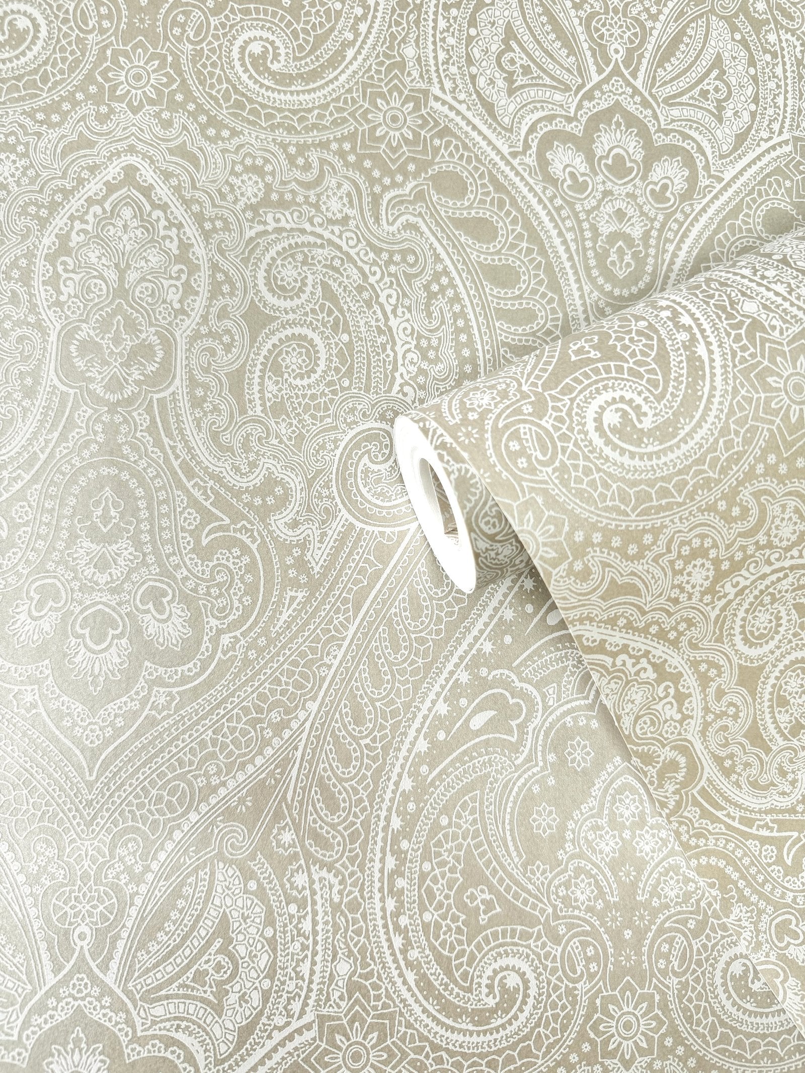 Lace wallpaper in cream color - pattern number AM22002-3 - by Galerie in the Zen collection