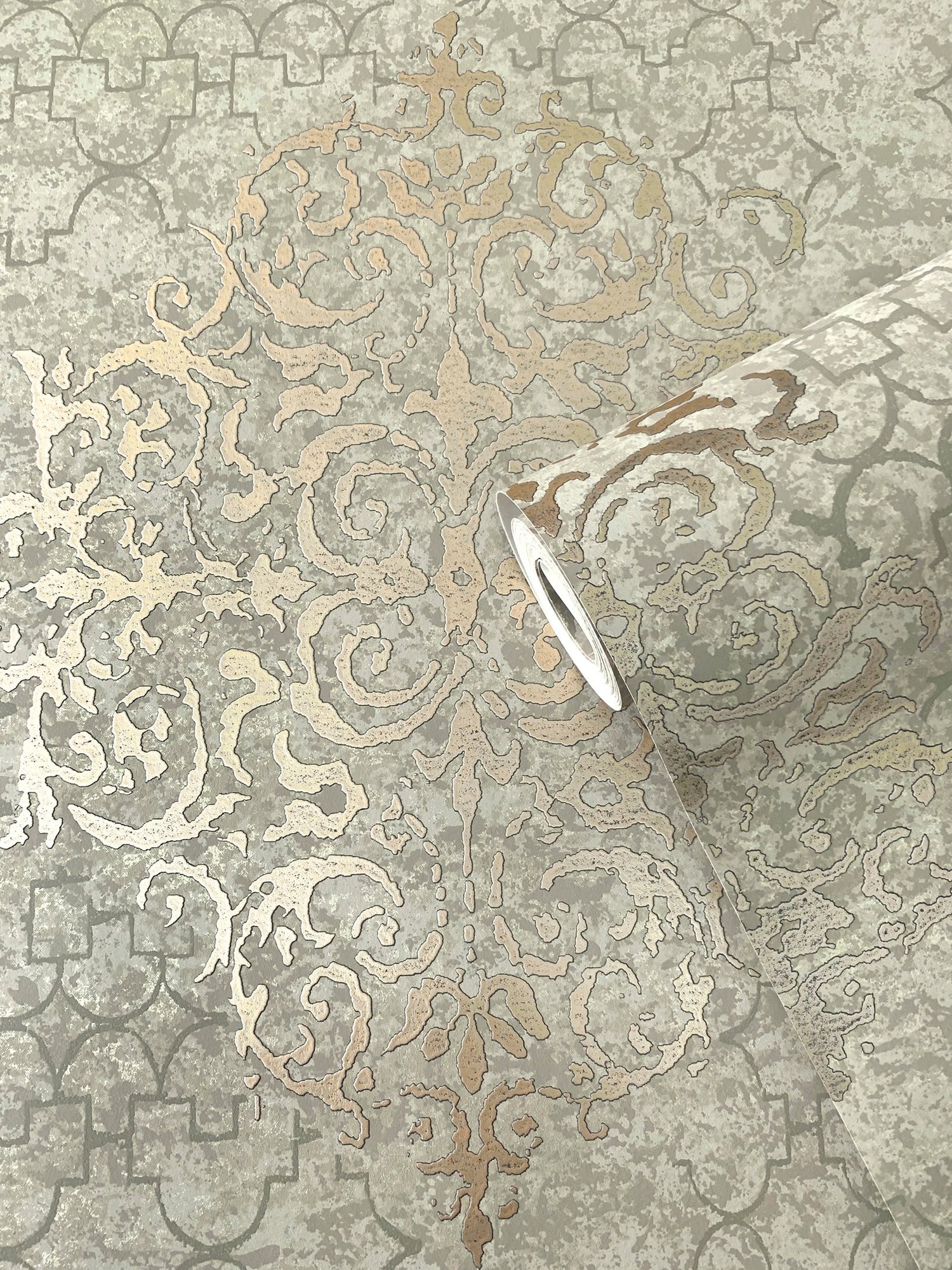 Damask wallpaper in rose gold color - pattern number CM2486 - by Galerie in the Lustre collection