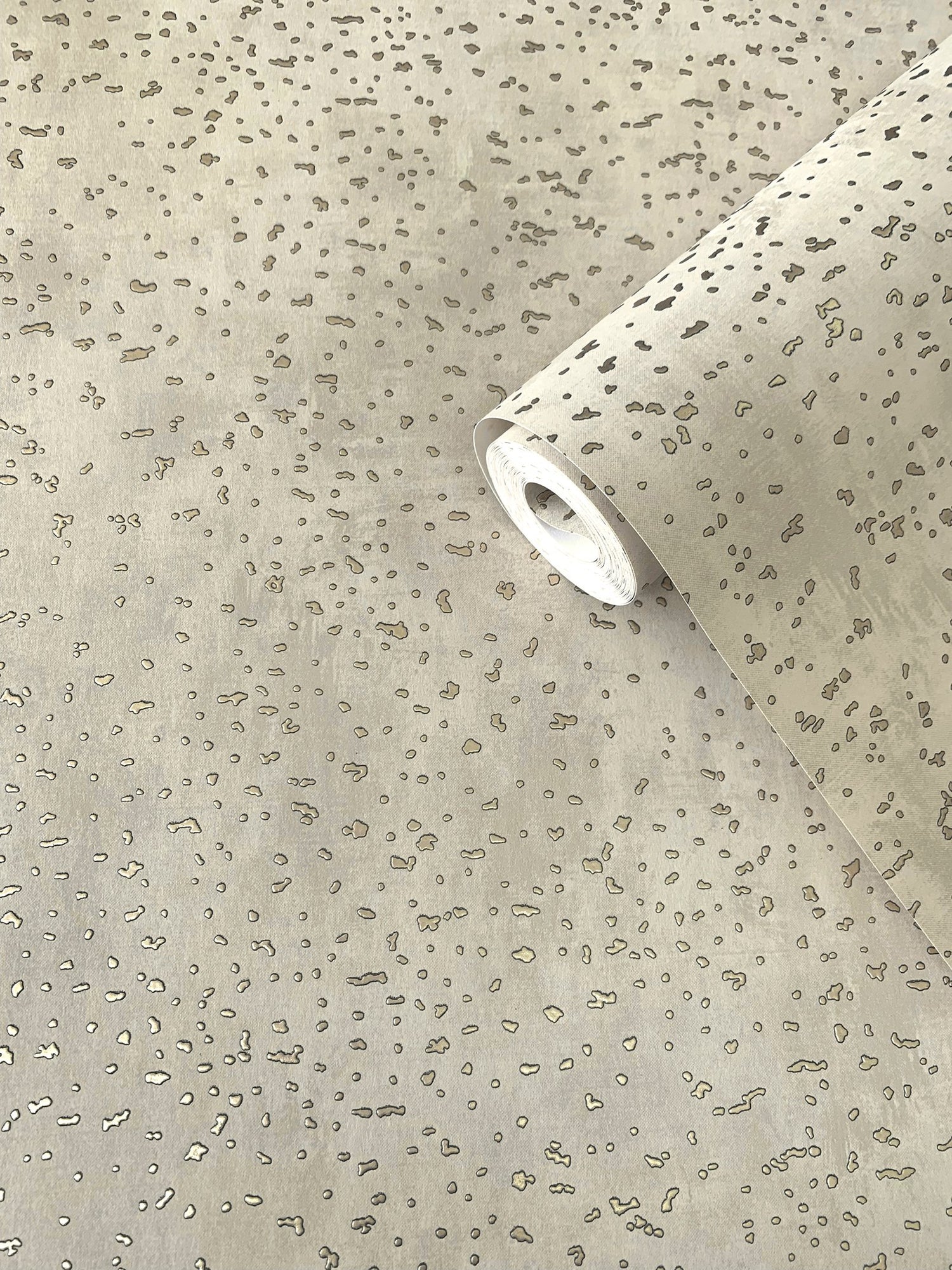 Spot wallpaper in gold color - pattern number DWP0019-02 - by Galerie in the Lustre collection