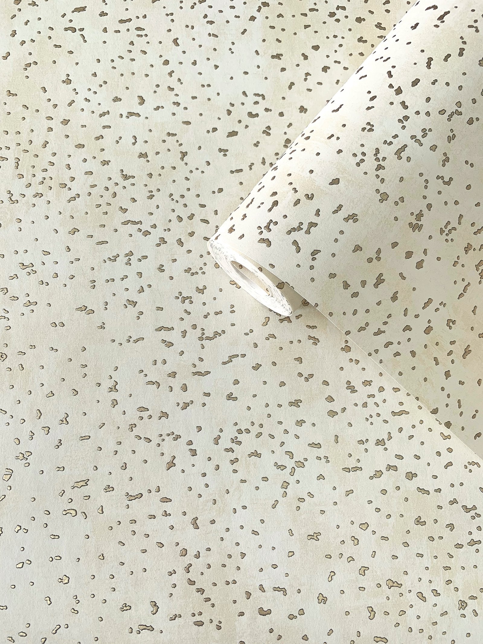 Spot wallpaper in gold color - pattern number DWP0019-03 - by Galerie in the Lustre collection