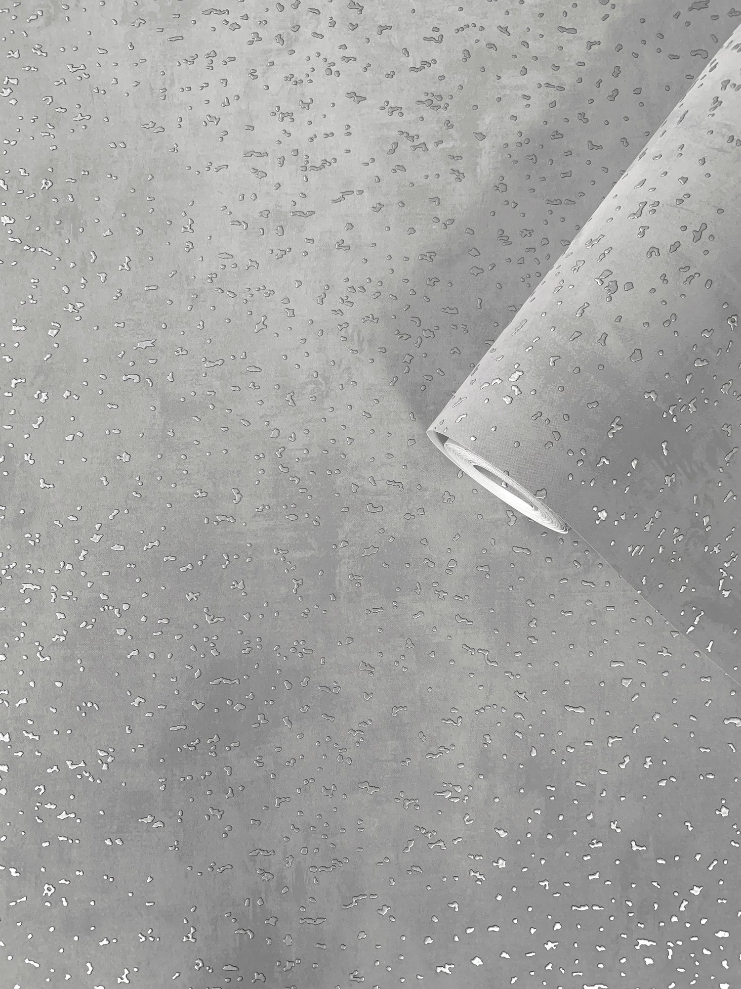 Spot wallpaper in silver grey color - pattern number DWP0019-05 - by Galerie in the Lustre collection