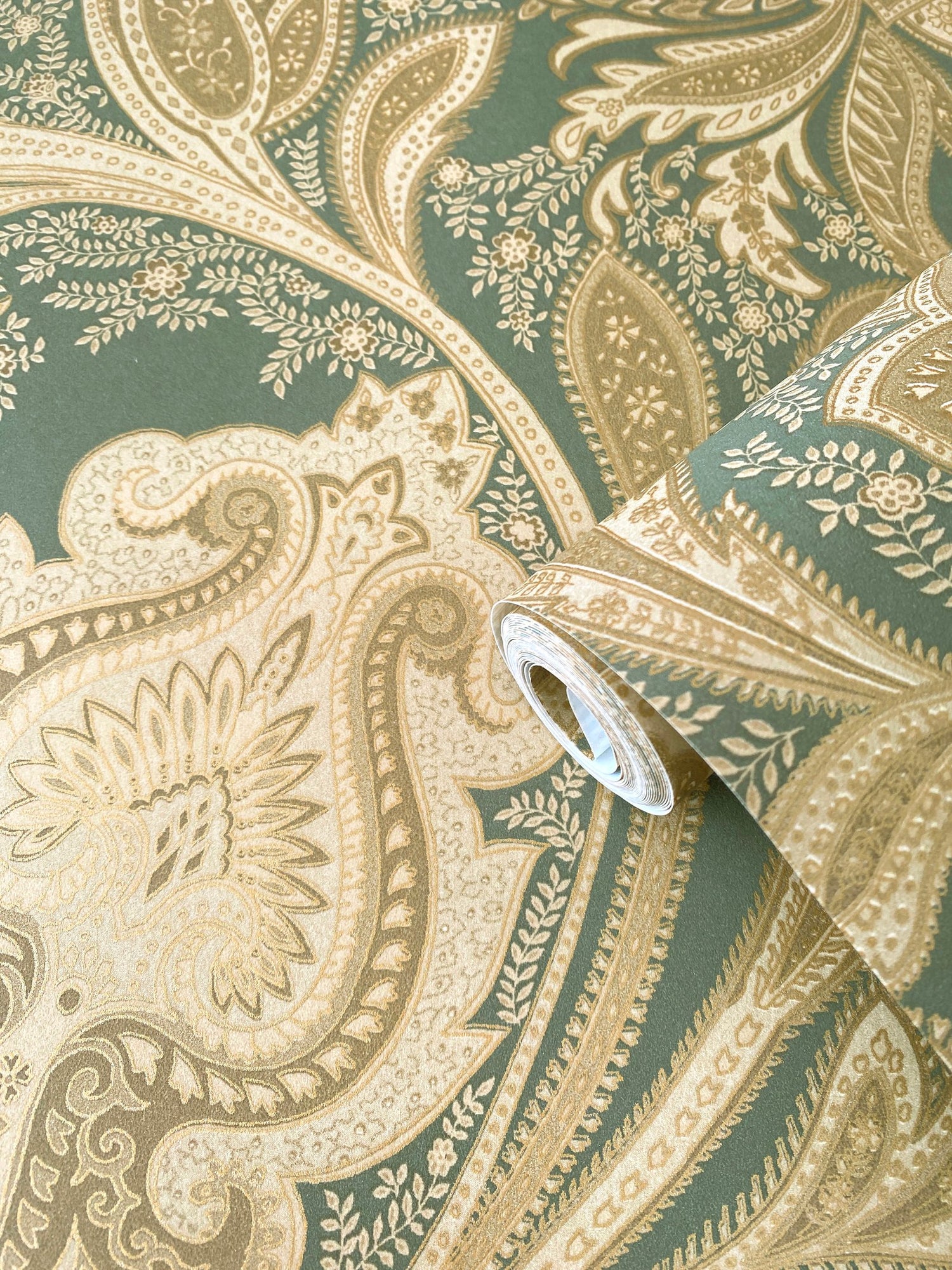 Paisley wallpaper in green color - pattern number DWP0355-01 - by Galerie in the Elegance collection