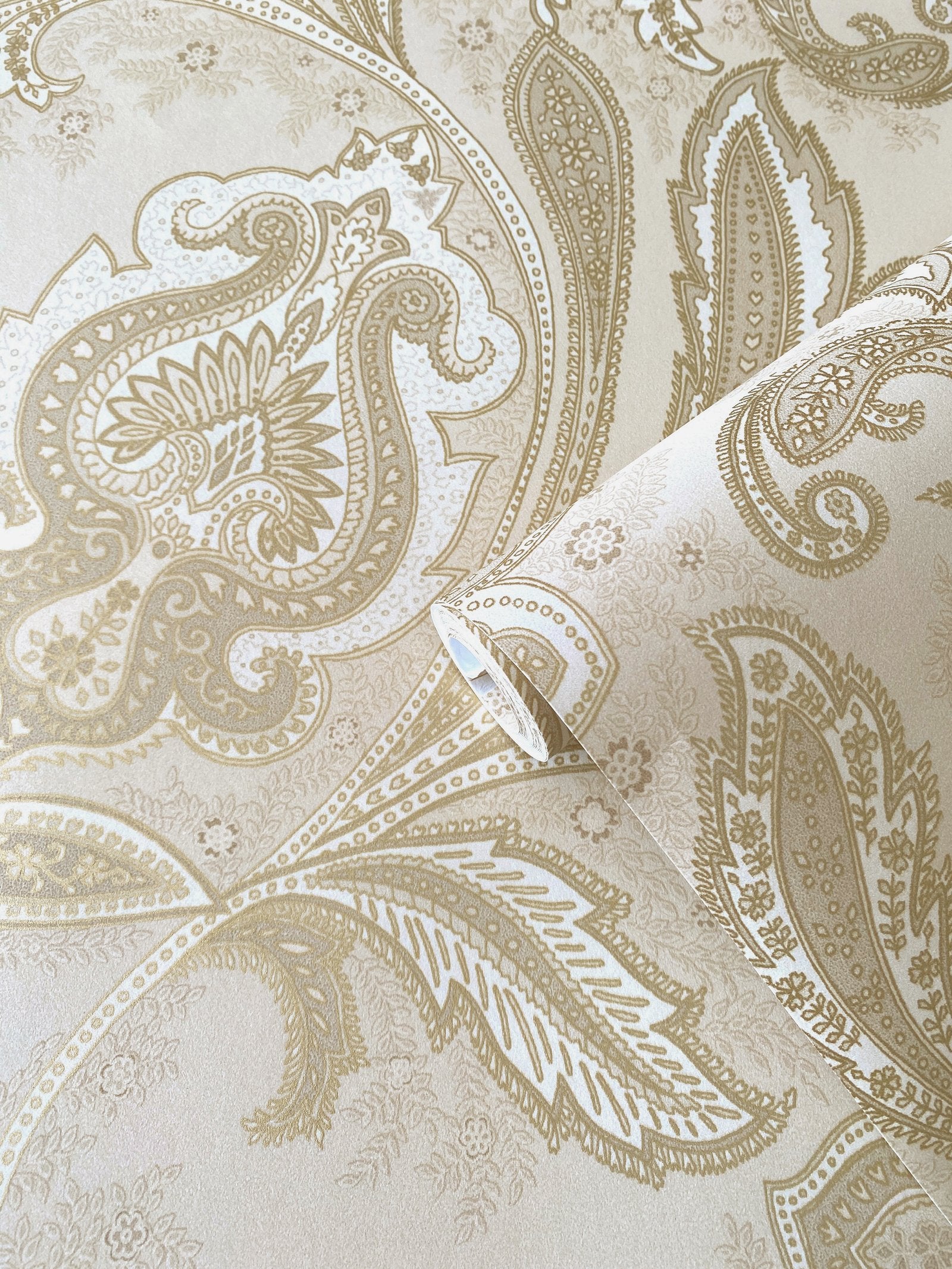 Paisley wallpaper in beige color - pattern number DWP0355-03 - by Galerie in the Elegance collection