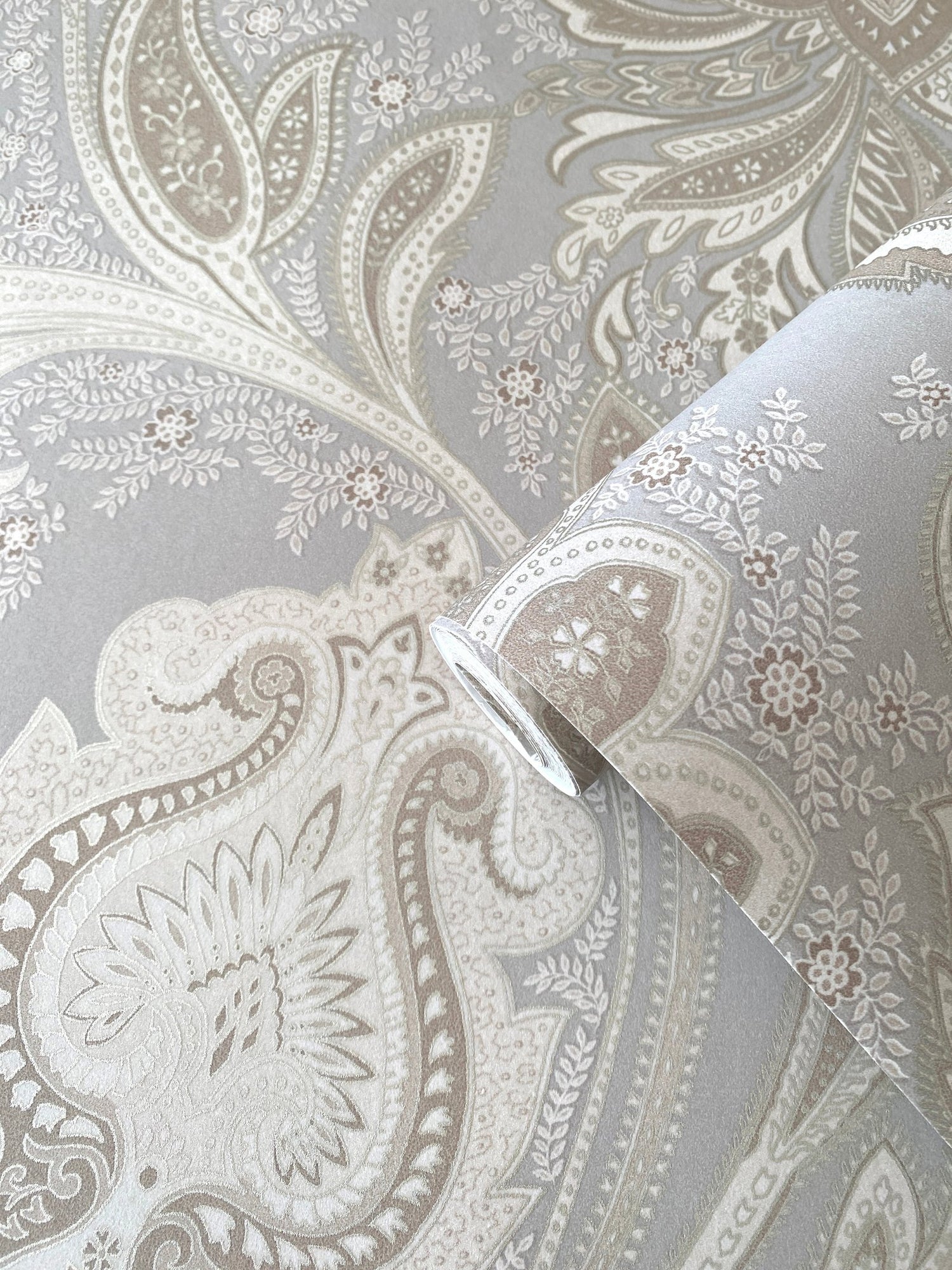 Paisley wallpaper in silver grey color - pattern number DWP0355-04 - by Galerie in the Elegance collection