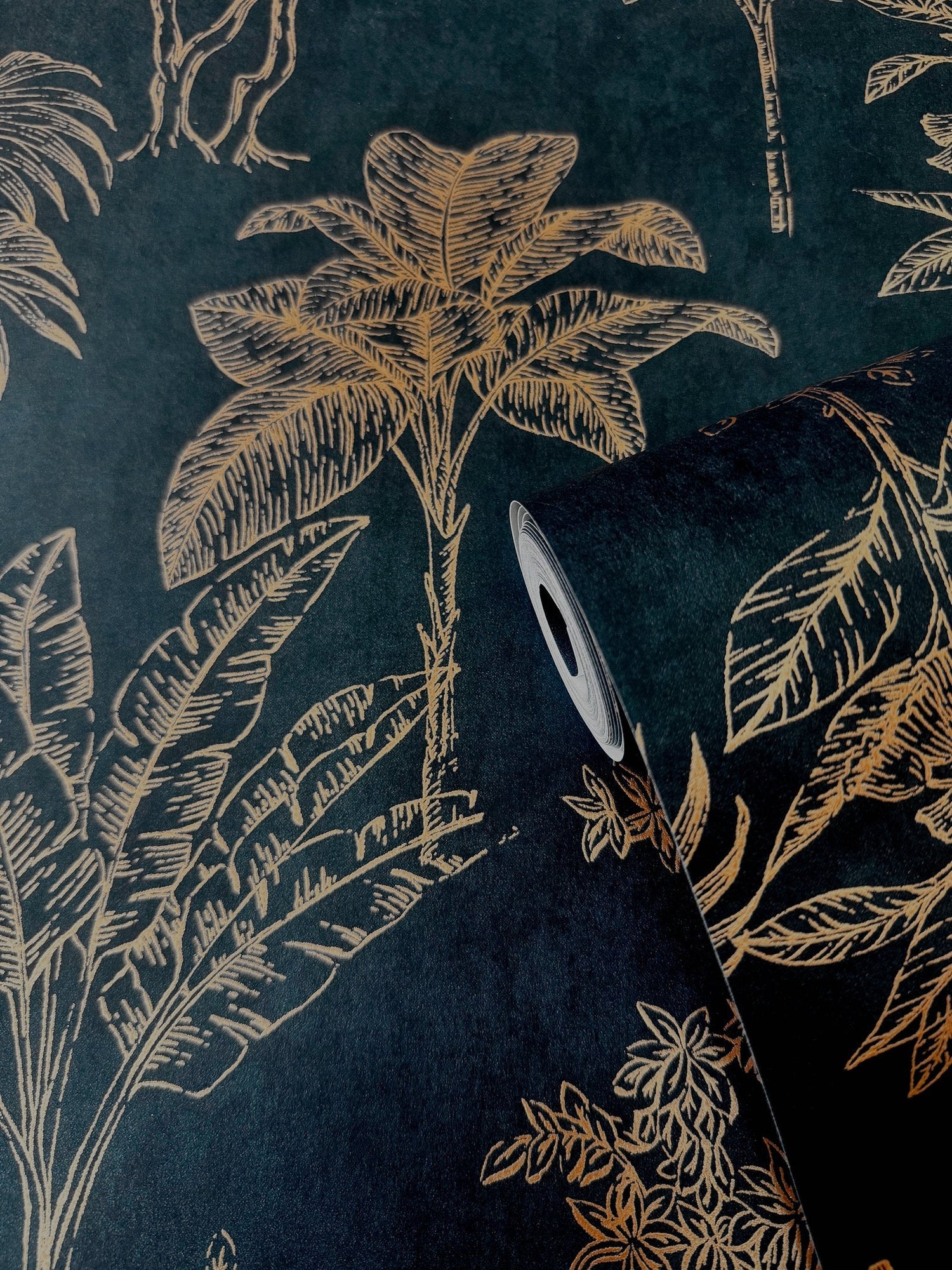 Floating Foliage wallpaper in black color - pattern number DWP0361-08 - by Galerie in the Zen collection