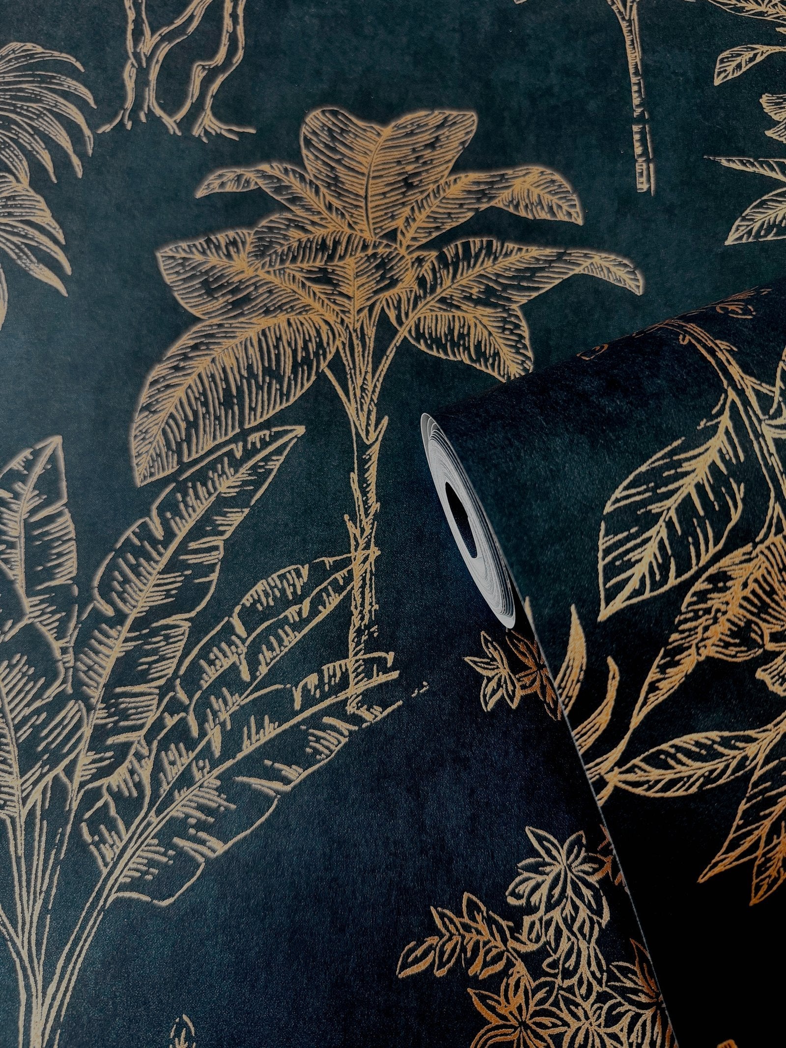 Floating Foliage wallpaper in black color - pattern number DWP0361-08 - by Galerie in the Zen collection
