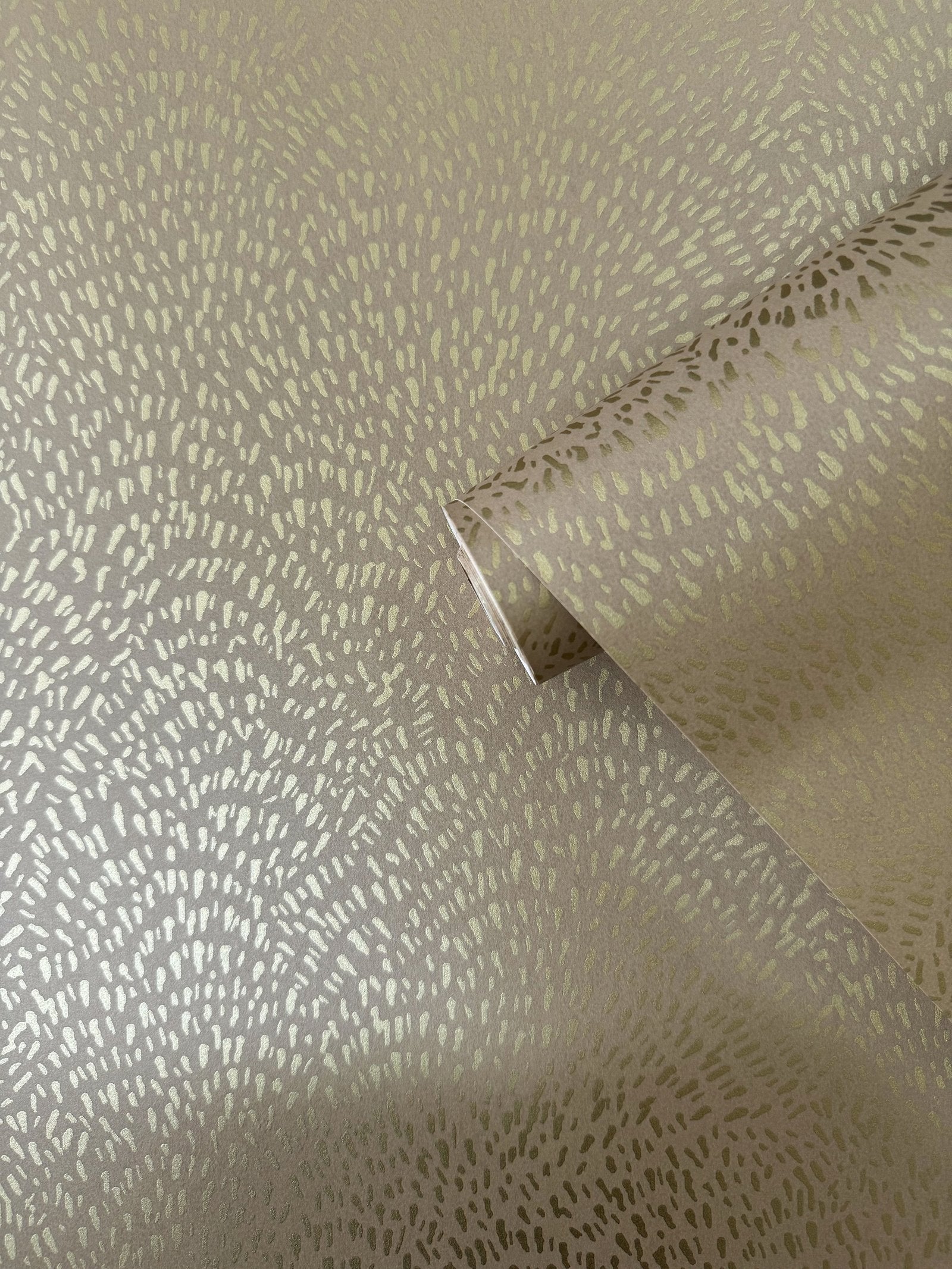 Fan Fleck wallpaper in gold color - pattern number DWP0363-02 - by Galerie in the Zen collection