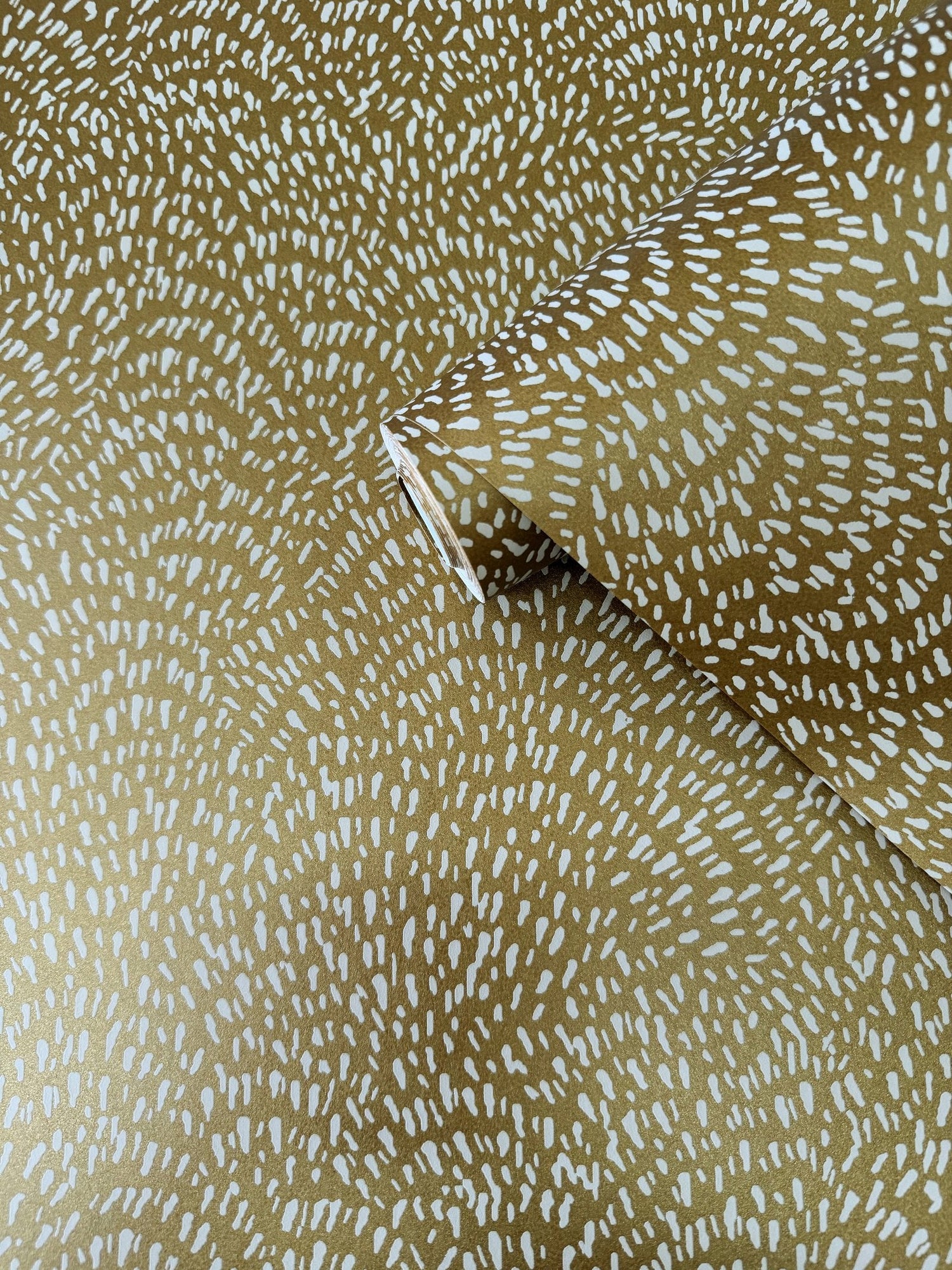 Fan Fleck wallpaper in gold color - pattern number DWP0363-04 - by Galerie in the Zen collection