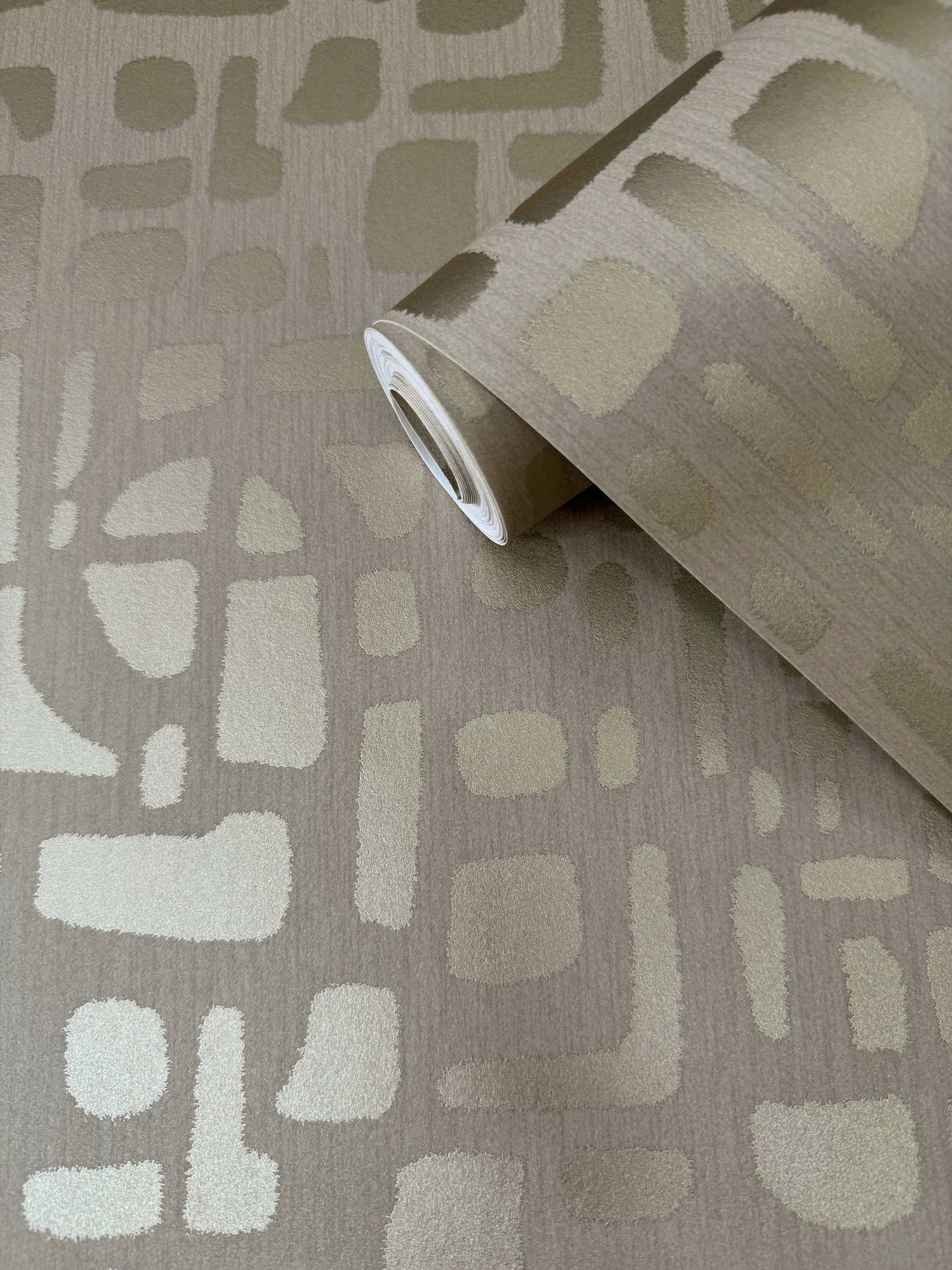 Chunky Geo wallpaper in gold color - pattern number DWP0364-01 - by Galerie in the Zen collection
