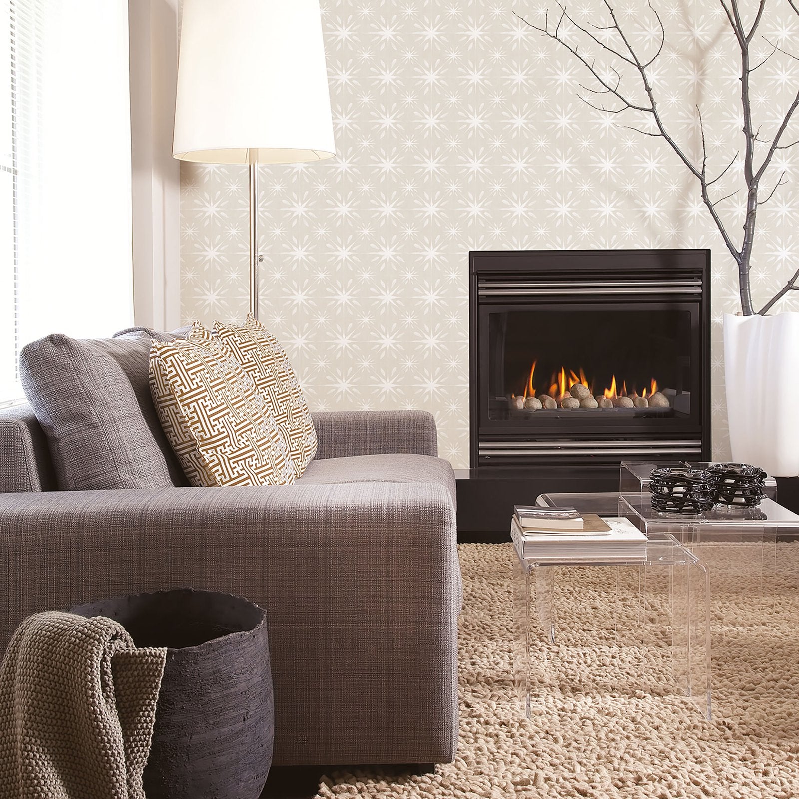 Geometric wallpaper in silver grey color - pattern number G56292 - by Galerie in the Nordic Elements collection