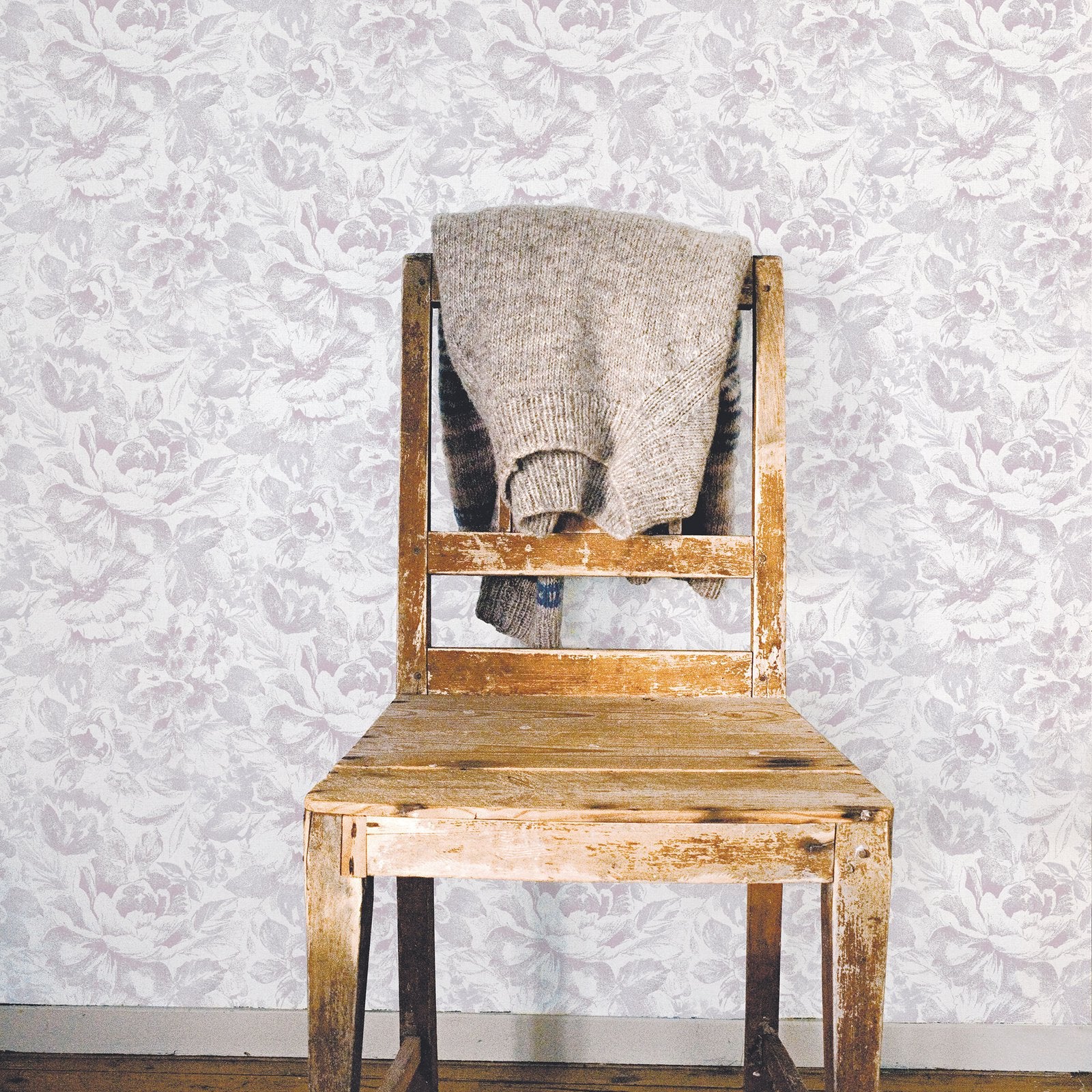 Floral wallpaper in pink color - pattern number G56300 - by Galerie in the Nordic Elements collection