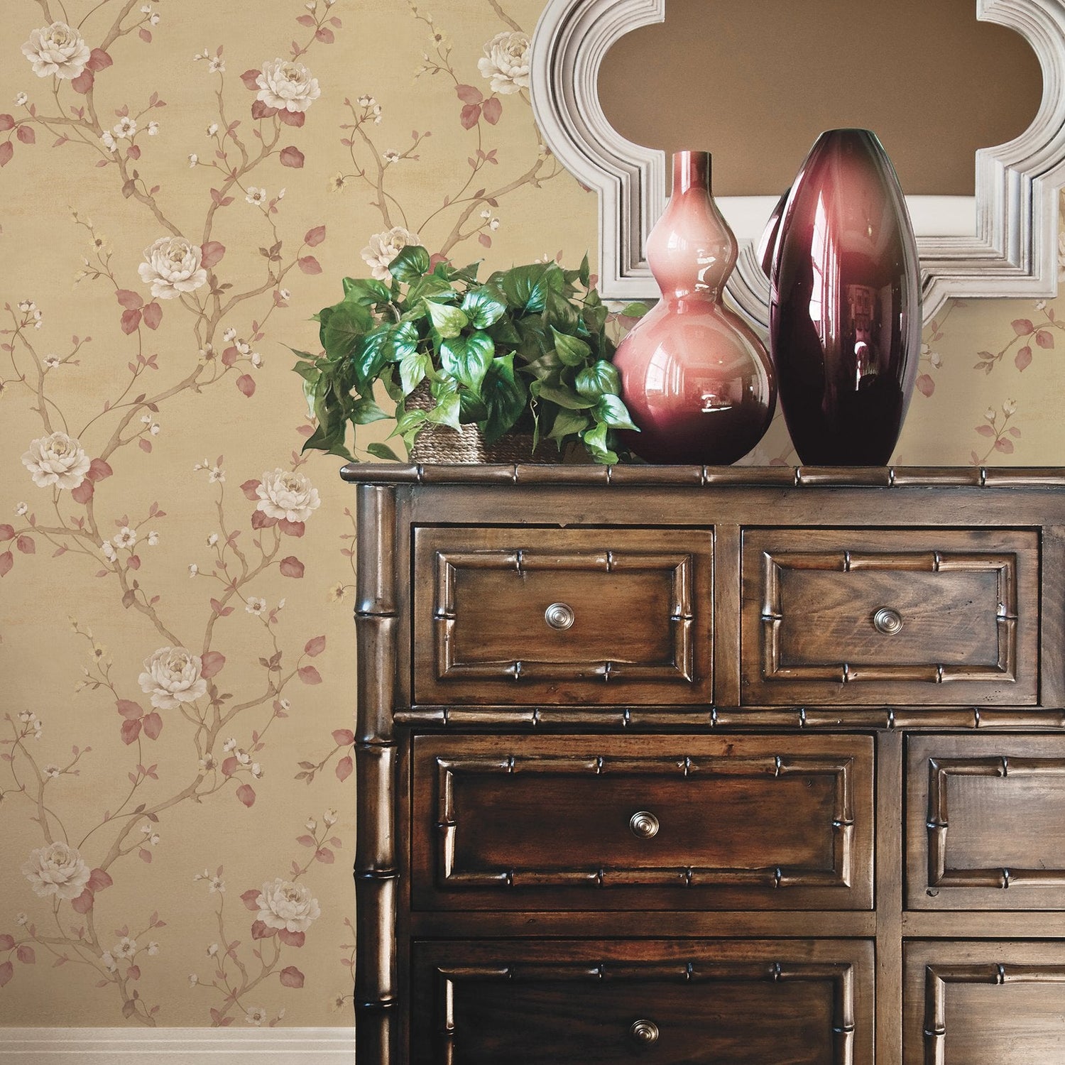 Luisella Floral wallpaper in gold color - pattern number G67604 - by Galerie in the Palazzo 2 collection