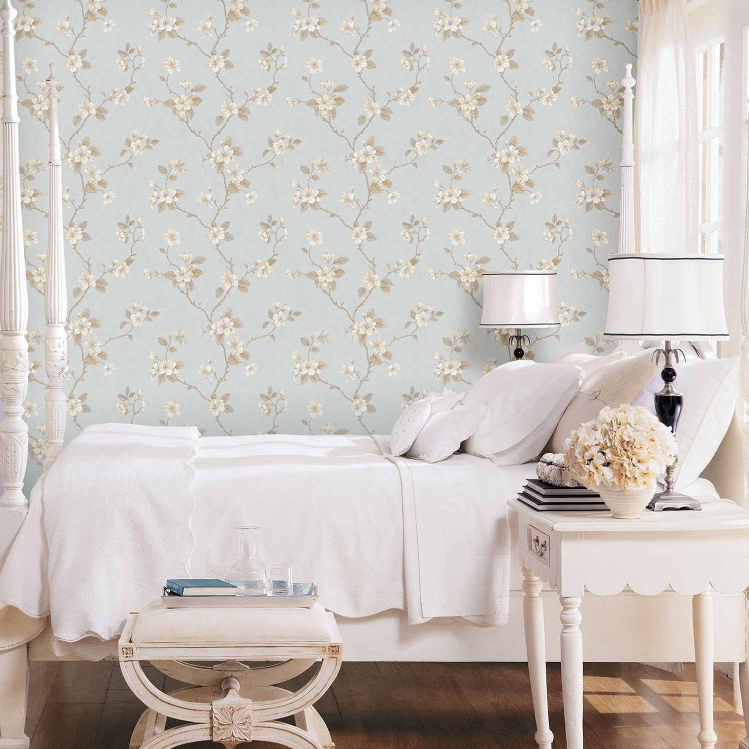 Floral wallpaper in blue color - pattern number G67617 - by Galerie in the Palazzo 2 collection