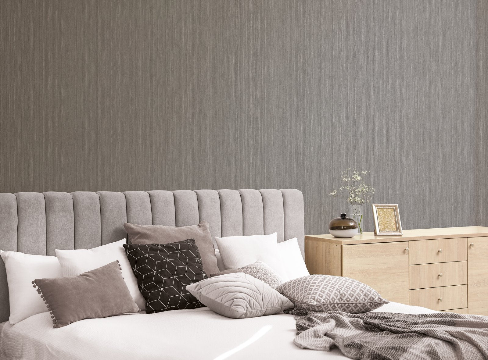 Vertical Textile wallpaper in silver grey color - pattern number G67683 - by Galerie in the Special FX 2 collection