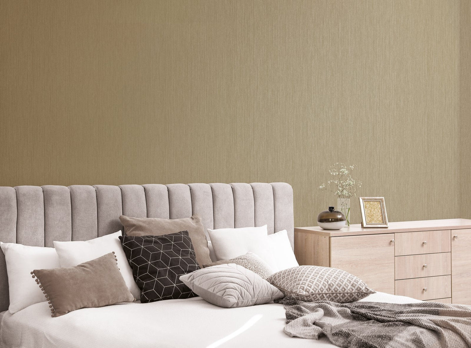 Vertical Textile wallpaper in gold color - pattern number G67688 - by Galerie in the Special FX 2 collection
