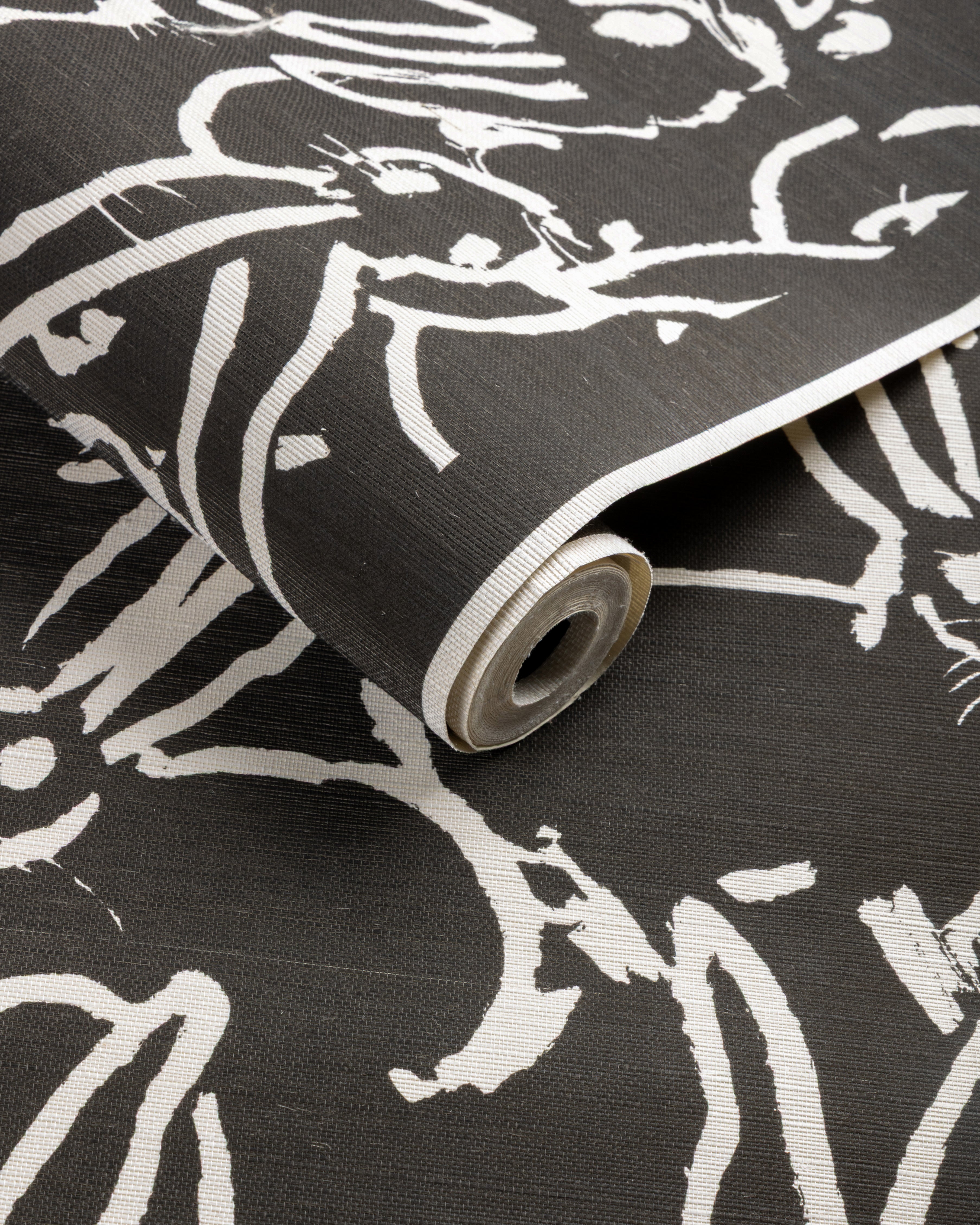 Hula Sisal Wallpaper in Ink color - pattern number GWP-3748.8.0 - by Lee Jofa Modern in the Hunt Slonem Belle Terre collection