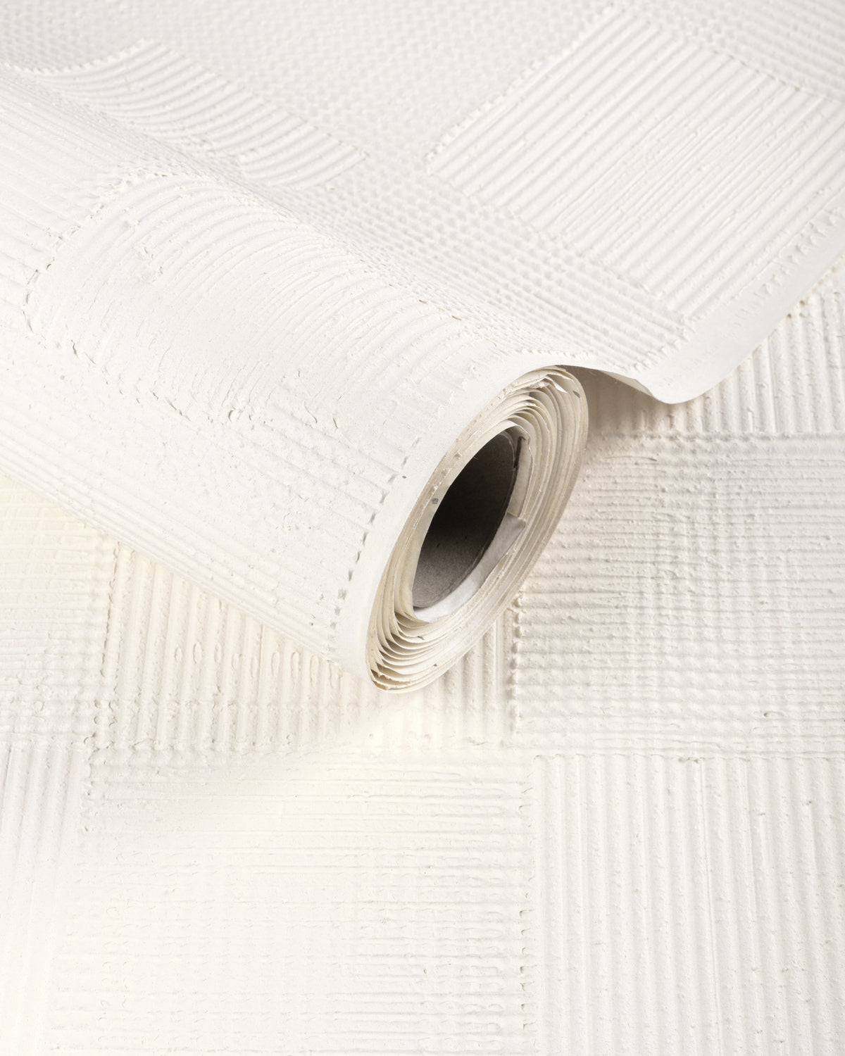 Gesso Wallpaper in Ivory color - pattern number GWP-3758.111.0 - by Lee Jofa Modern in the Kelly Wearstler Echelon collection