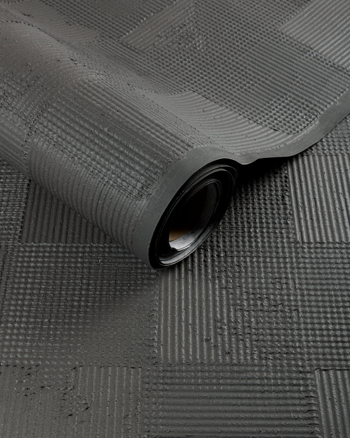 Gesso Wallpaper in Obsidian color - pattern number GWP-3758.21.0 - by Lee Jofa Modern in the Kelly Wearstler Echelon collection
