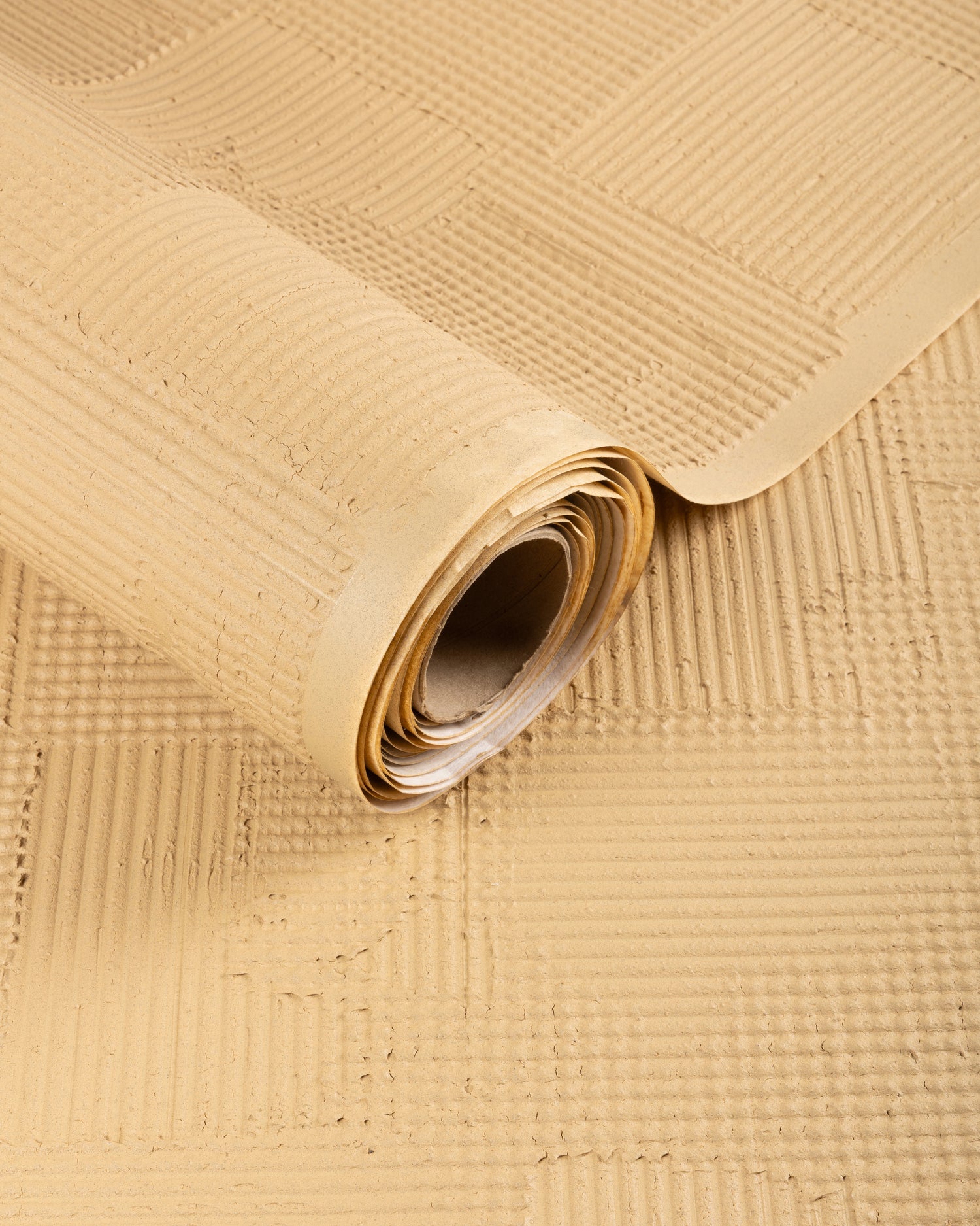Gesso Wallpaper in Ochre color - pattern number GWP-3758.4.0 - by Lee Jofa Modern in the Kelly Wearstler Echelon collection