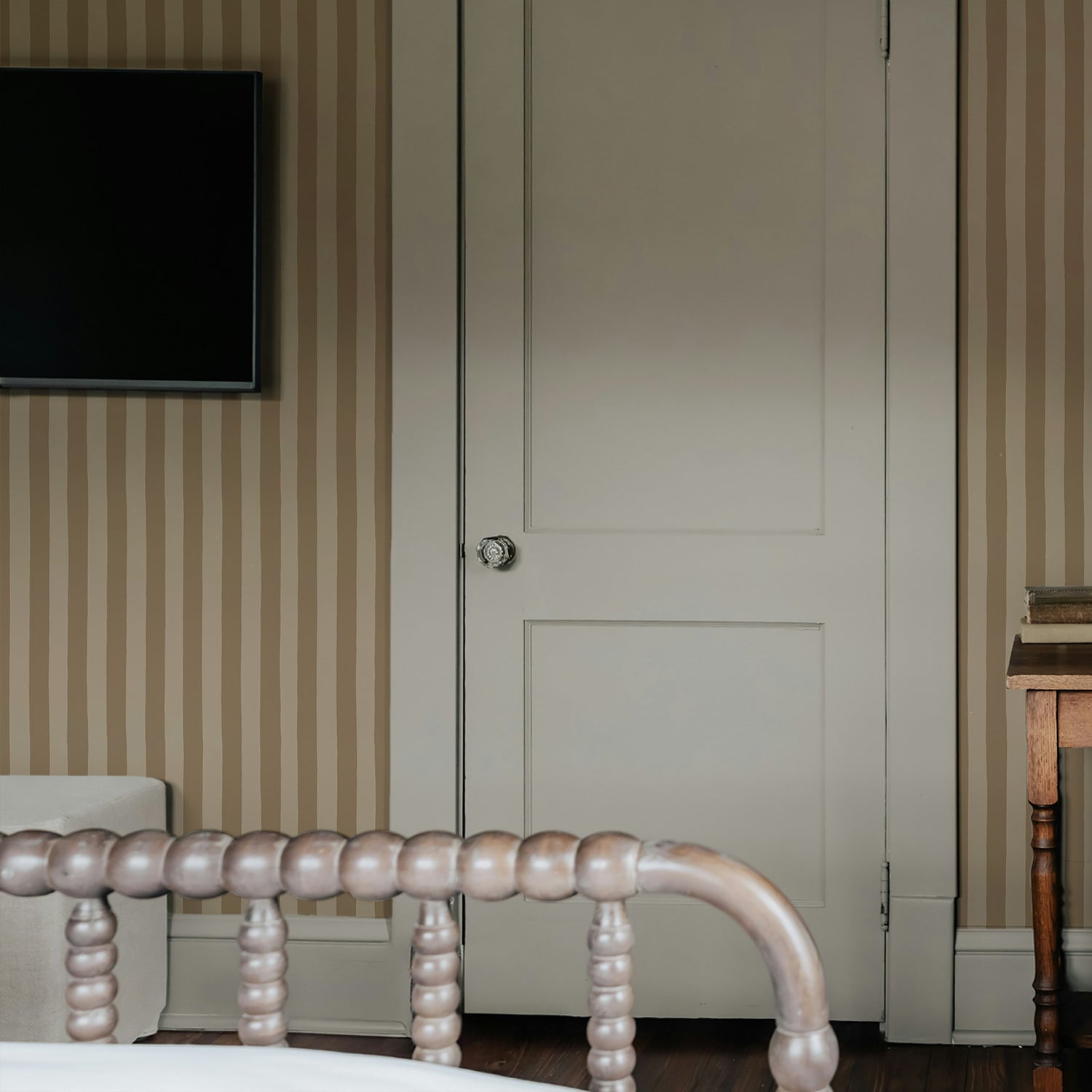 Medium Hand Painted Stripe Wallpaper in southern light and parsnip color - pattern number JMWRMHP.03.0 - by Kravet in the Josephine Munsey Roll II collection