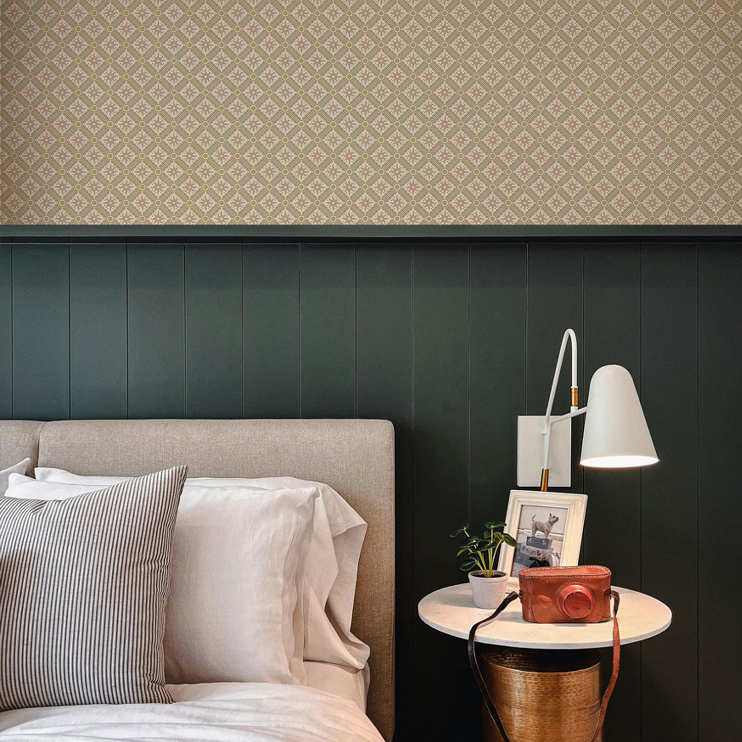 Nova And Sol Wallpaper in southern light, ham pink and meadow color - pattern number JMWRNAS.01.0 - by Kravet in the Josephine Munsey Roll II collection