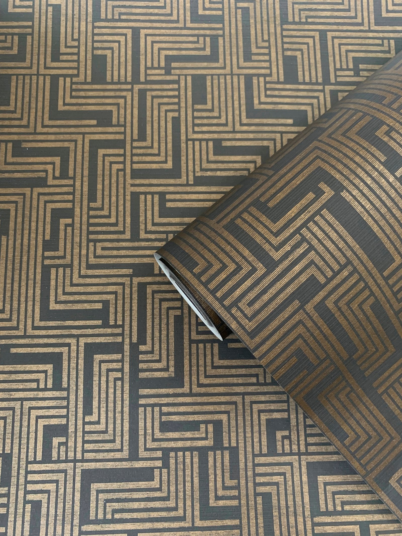 Geometric wallpaper in bronze brown color - pattern number L-BD2007 - by Galerie in the Boutique collection