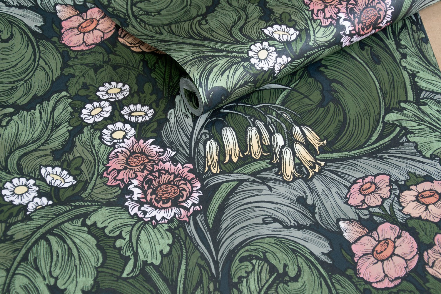 Hedgerovia wallpaper in pink color - pattern number LB25138 - by Galerie in the Off The Wall collection