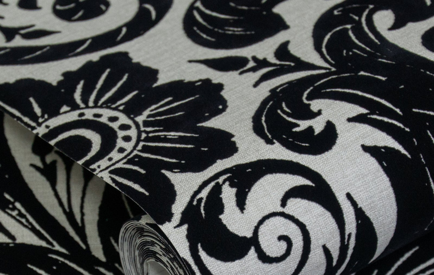 Damask Sauvage wallpaper in black color - pattern number LB25166 - by Galerie in the Off The Wall collection