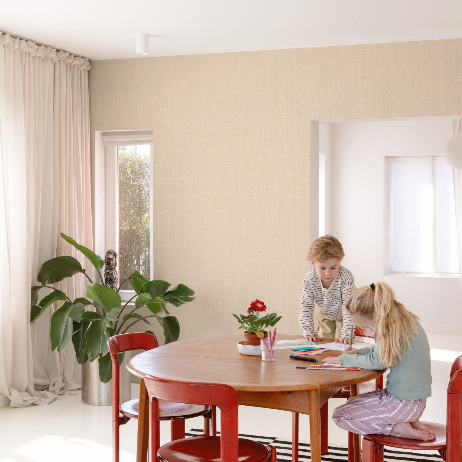 Textile Plain Wallpaper in pink color - pattern number GDLD1018 - by Grandeco in the Little Dreamers collection