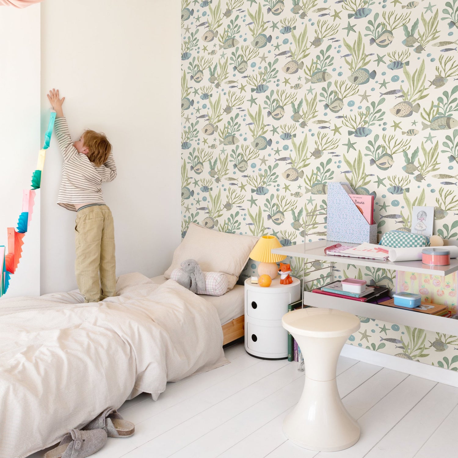 Photographic All-over Print Wallpaper in green color - pattern number GDLD3309 - by Grandeco in the Little Dreamers collection