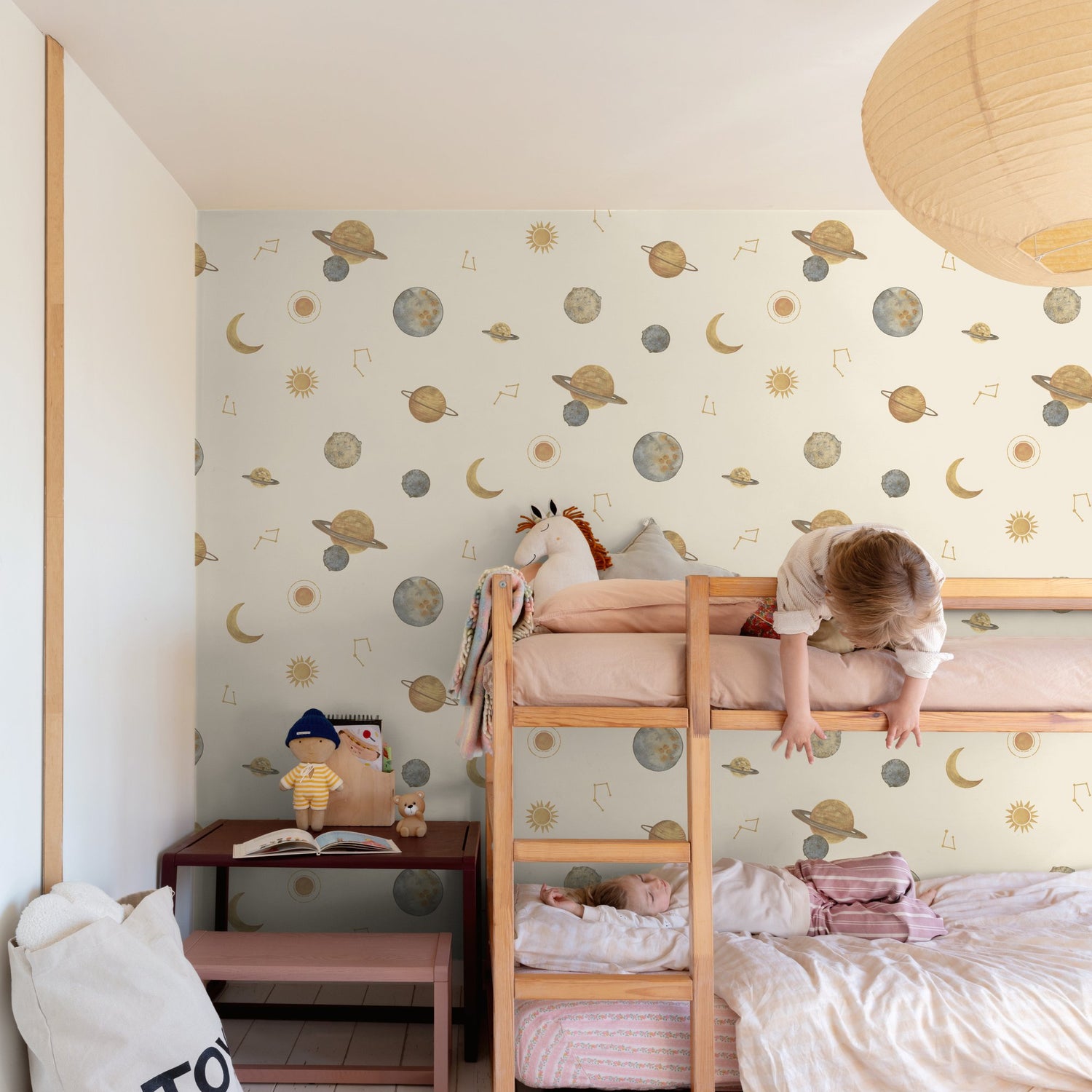 Photographic All-over Print Wallpaper in beige color - pattern number GDLD3519 - by Grandeco in the Little Dreamers collection