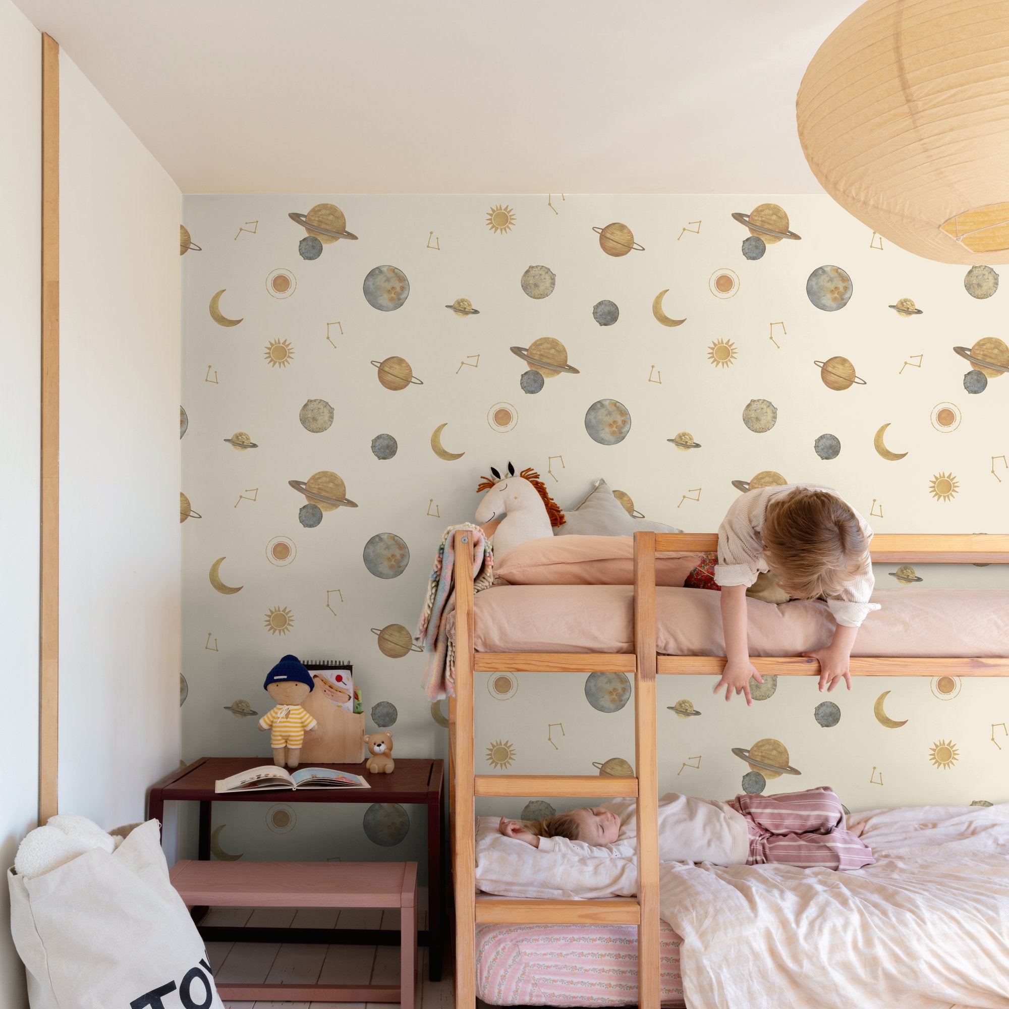 Photographic All-over Print Wallpaper in beige color - pattern number GDLD3519 - by Grandeco in the Little Dreamers collection