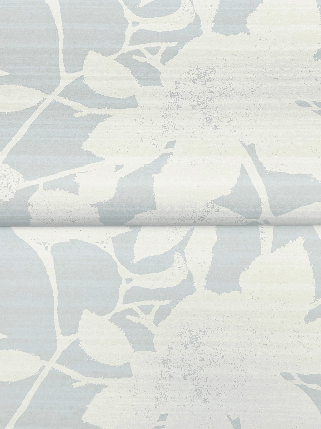 Solange wallpaper in light blue color - pattern number LL3217 - by Antonina Vella in the Layered Luxe collection