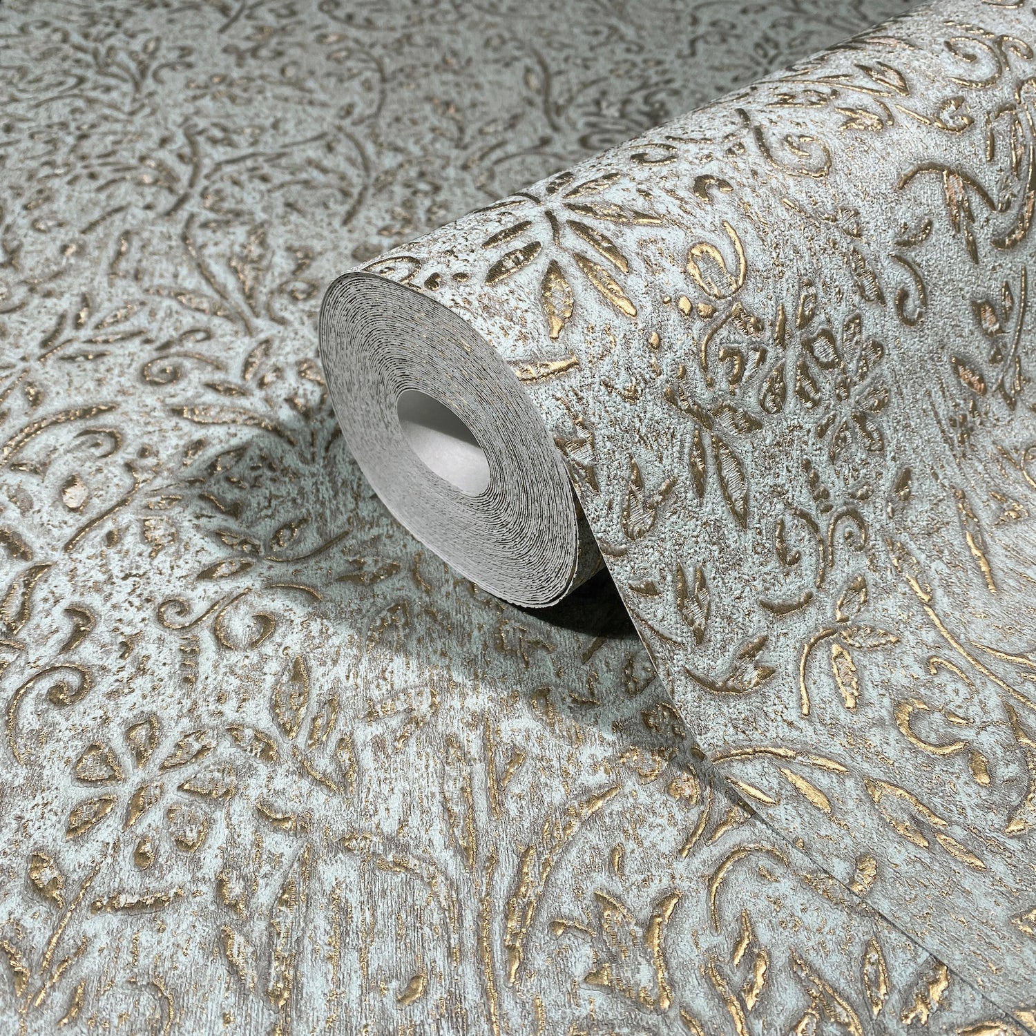 Sculpted Floral wallpaper in gold color - pattern number MA35532 - by Antonina Vella in the Opulent Accents collection