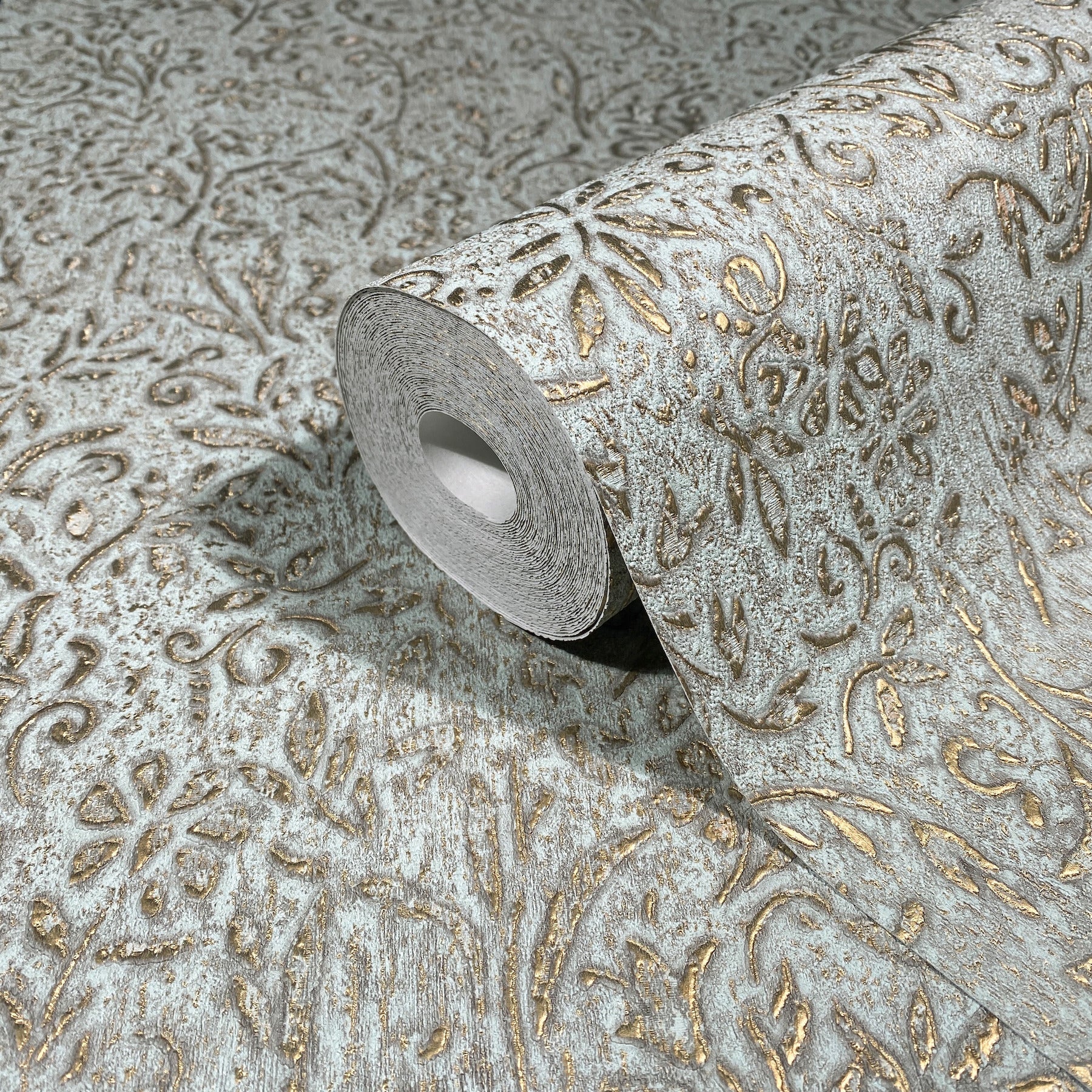 Sculpted Floral wallpaper in gold color - pattern number MA35532 - by Antonina Vella in the Opulent Accents collection