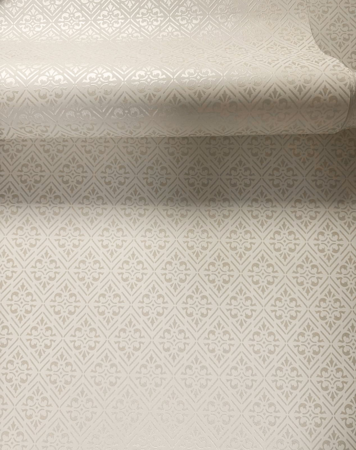Diamond Damask Wallpaper in Beige color - pattern number MX88014 - by Galerie in the Metallic FX 2 collection