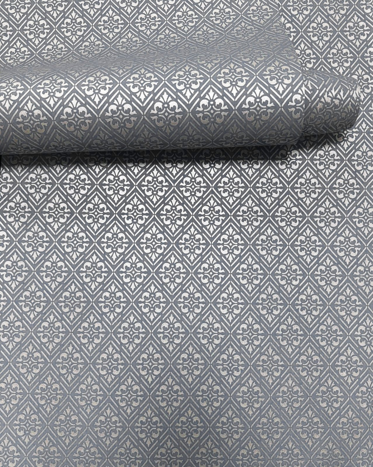 Diamond Damask Wallpaper in Silver Grey color - pattern number MX88016 - by Galerie in the Metallic FX 2 collection