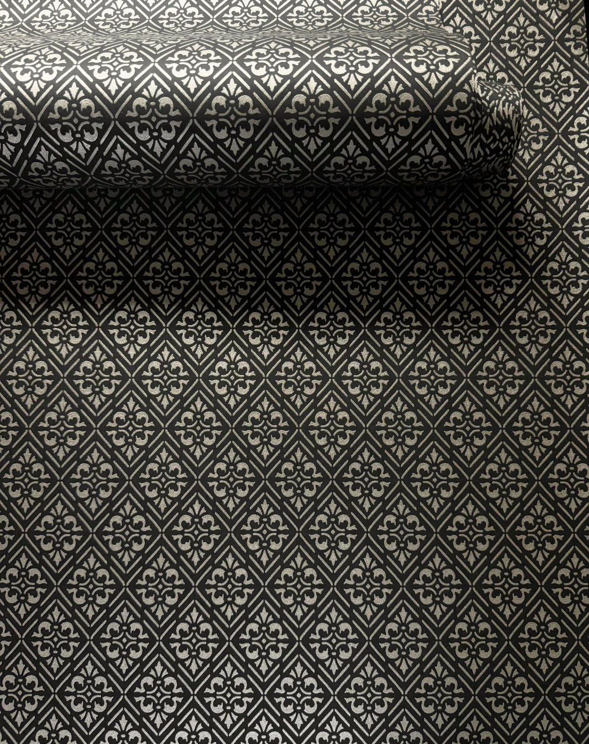 Diamond Damask Wallpaper in Black color - pattern number MX88018 - by Galerie in the Metallic FX 2 collection