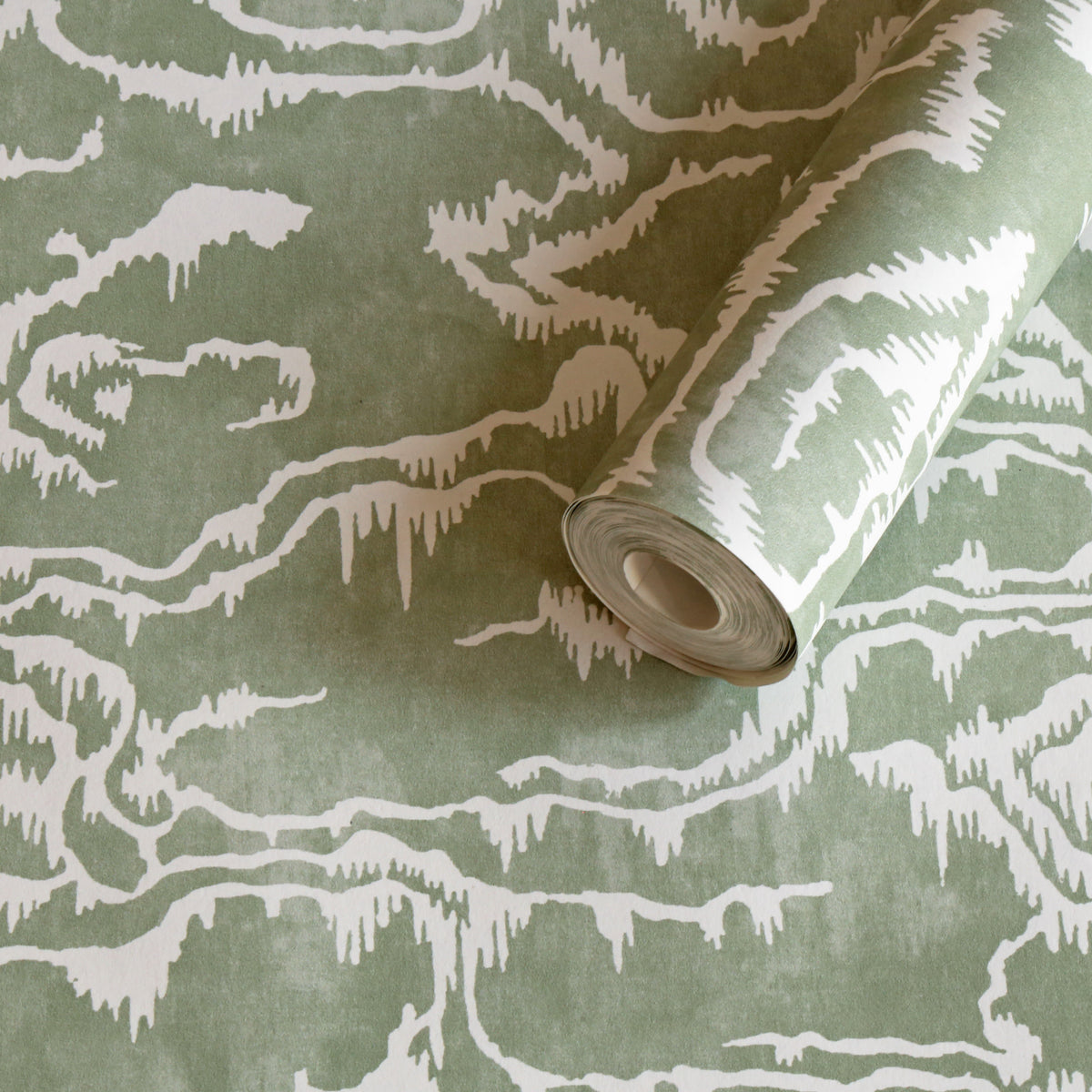 Riviere Wallpaper in Green color - pattern number P2022110.3.0 - by Lee Jofa in the Paolo Moschino Martinique collection