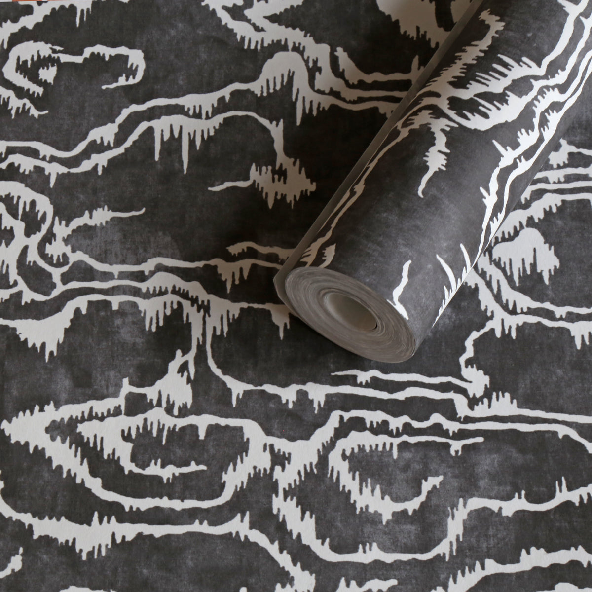 Riviere Wallpaper in Black color - pattern number P2022110.821.0 - by Lee Jofa in the Paolo Moschino Martinique collection