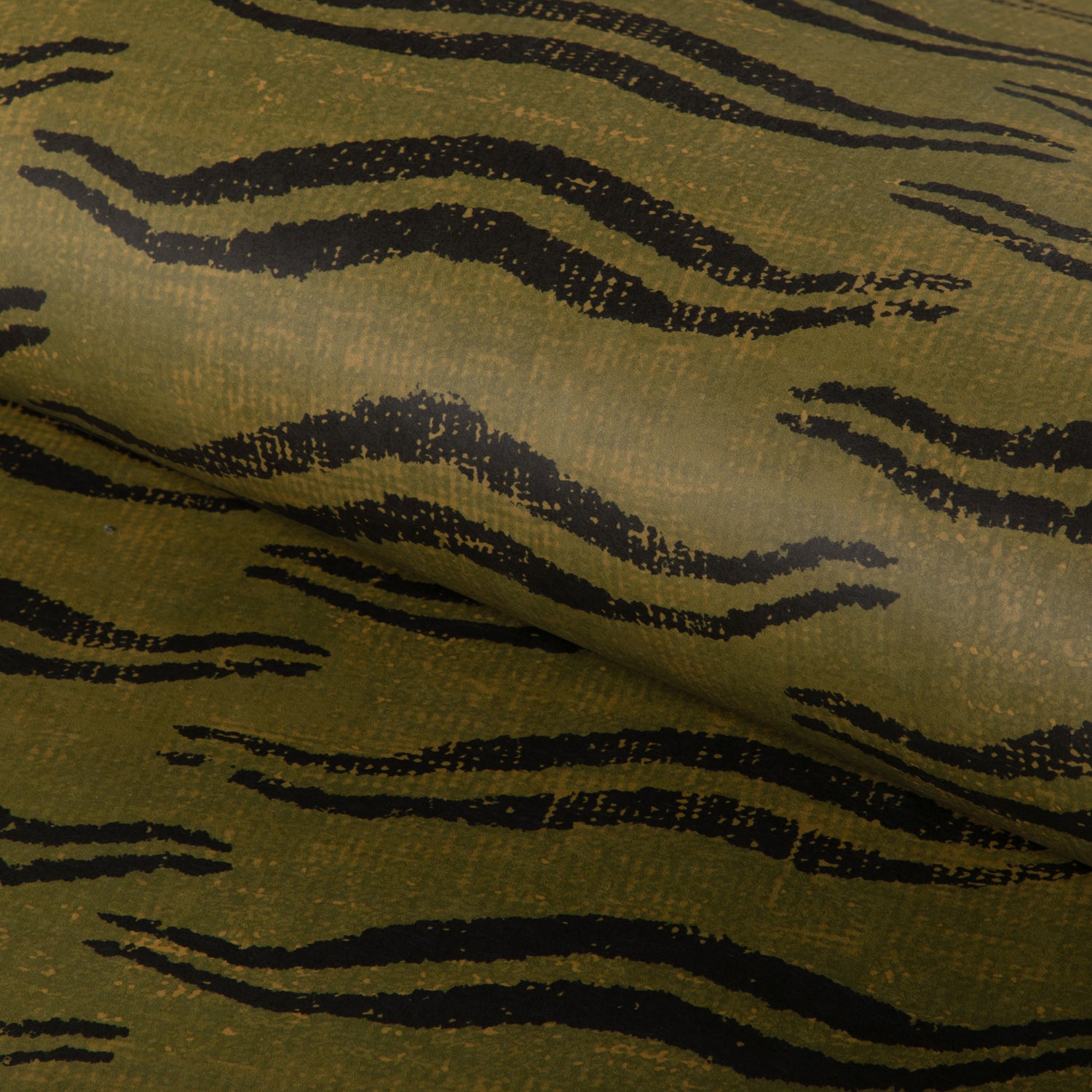Beckett Wallpaper in Peridot color - pattern number P2023112.30.0 - by Lee Jofa in the Barwick collection