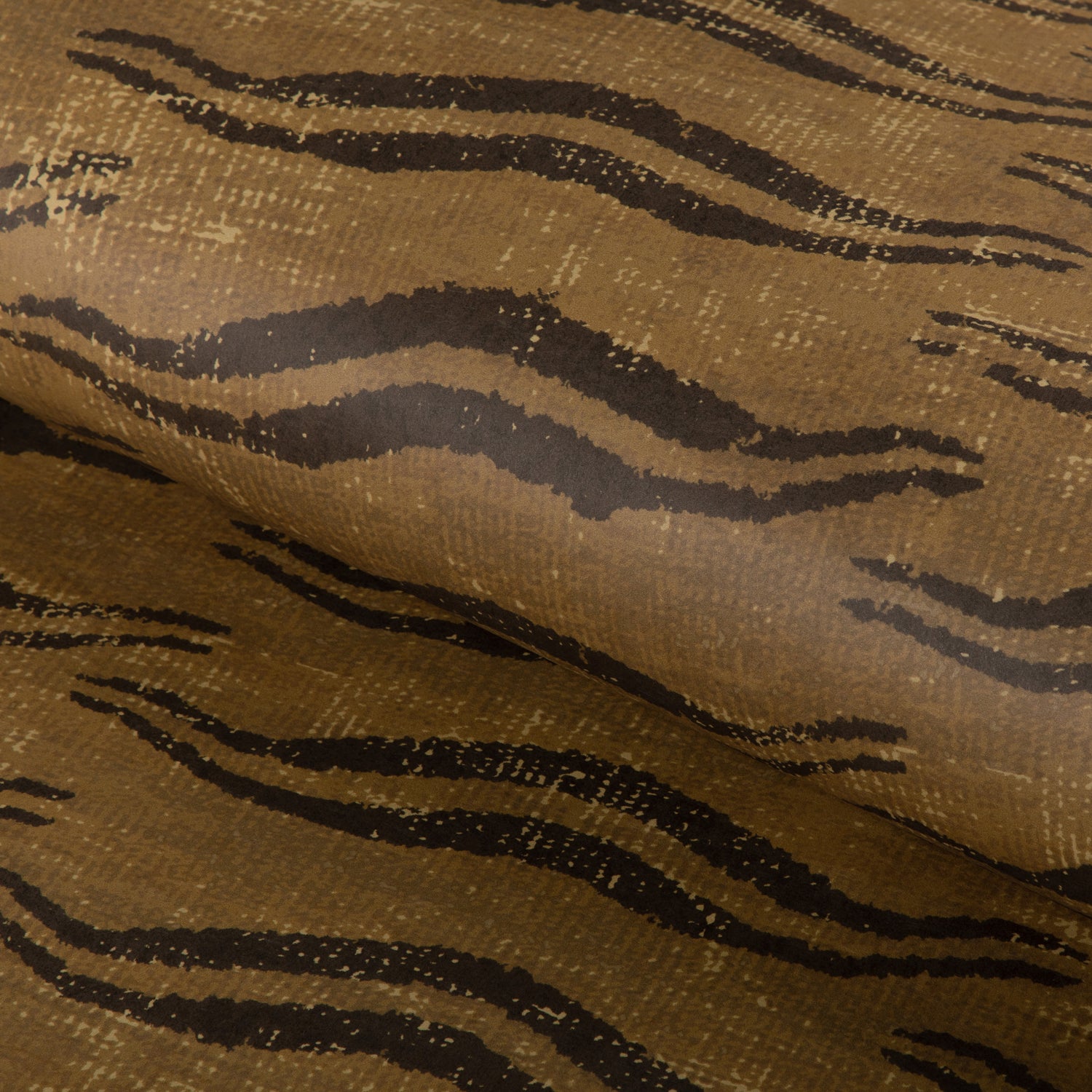 Beckett Wallpaper in Brass color - pattern number P2023112.404.0 - by Lee Jofa in the Barwick collection