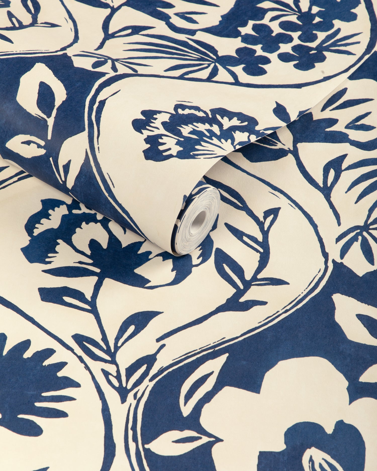 Calathea Paper Wallpaper in indigo color - pattern number P2023126.50.0 - by Lee Jofa in the Garden Walk collection