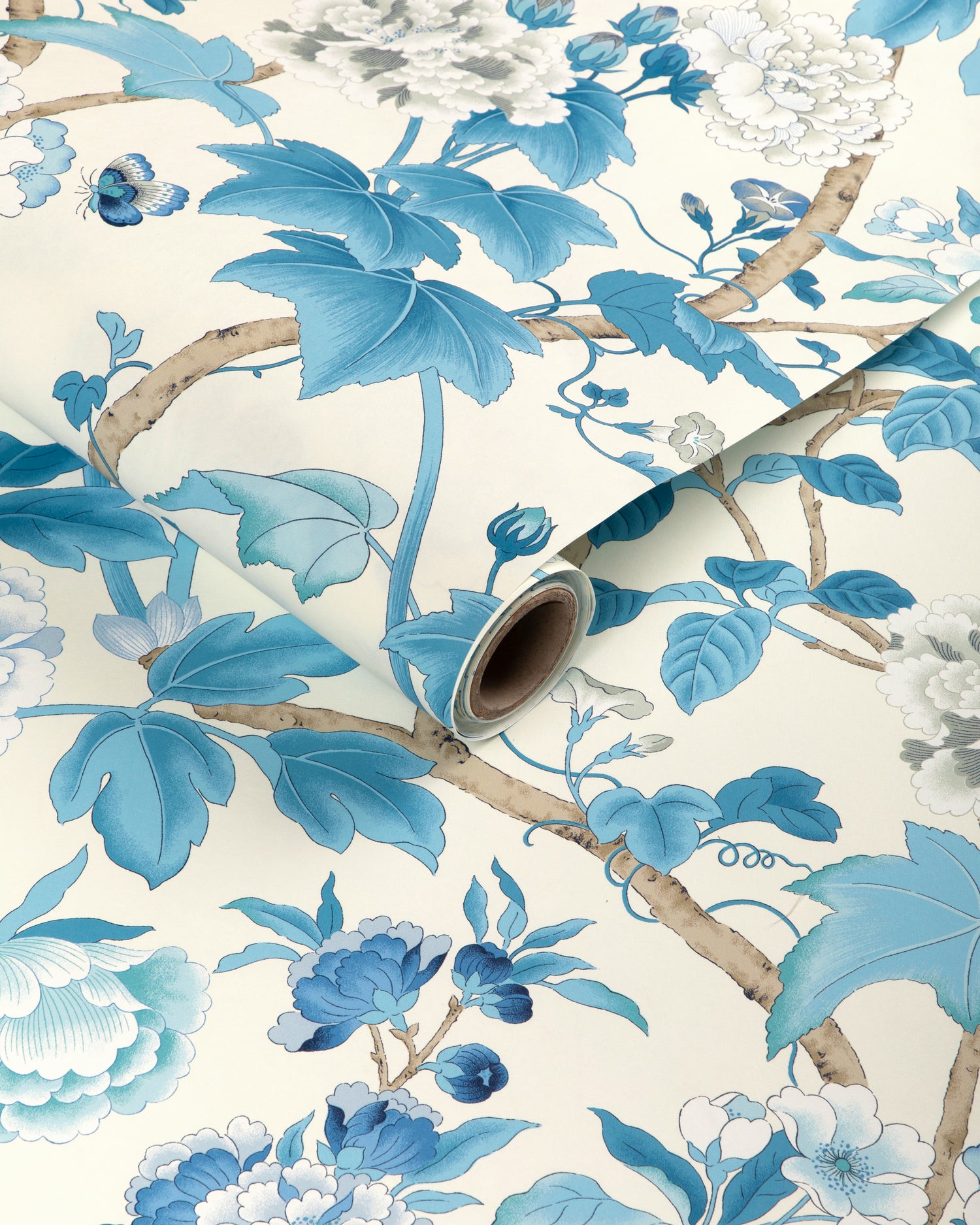 Gardenia Paper Wallpaper in delft/sky color - pattern number P2023128.155.0 - by Lee Jofa in the Garden Walk collection